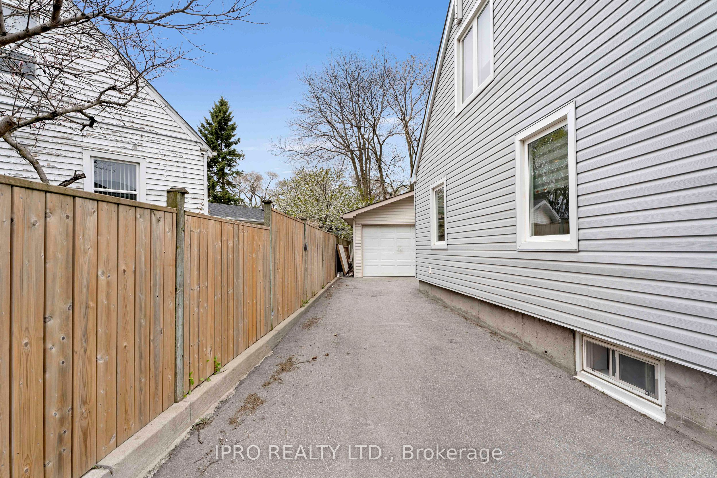 790 The Queensway N/a Property Photo 35
