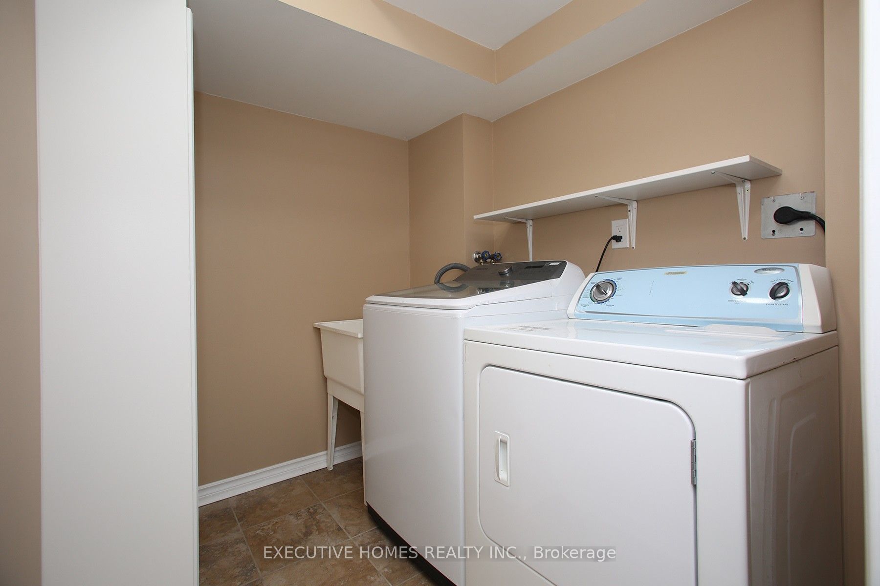 332 Chuchmach Close Property Photo 23
