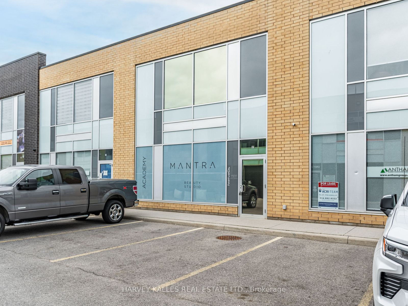1215 Queensway N/a E 57 Property Photo 2