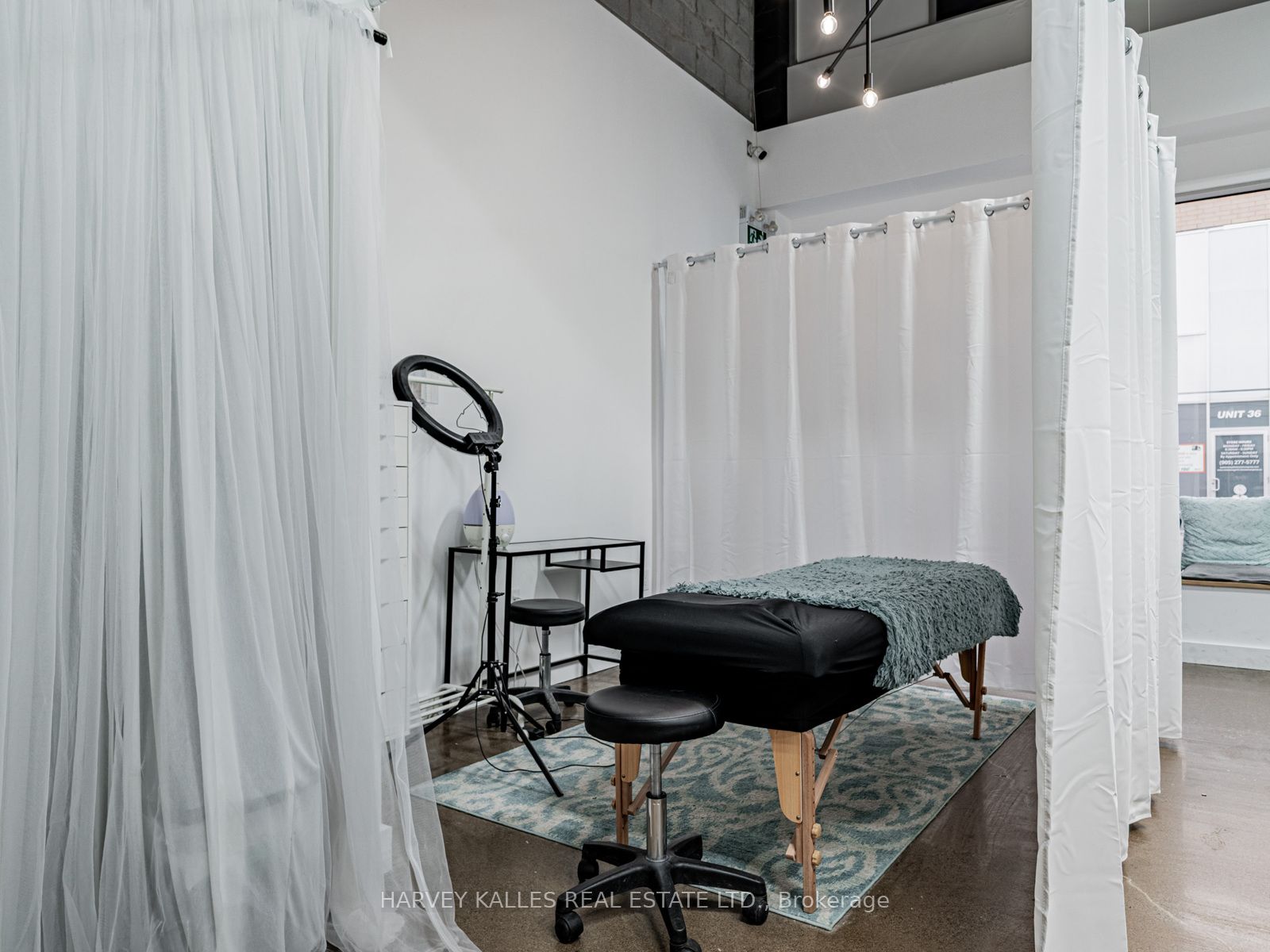 1215 Queensway N/a E 57 Property Photo 14