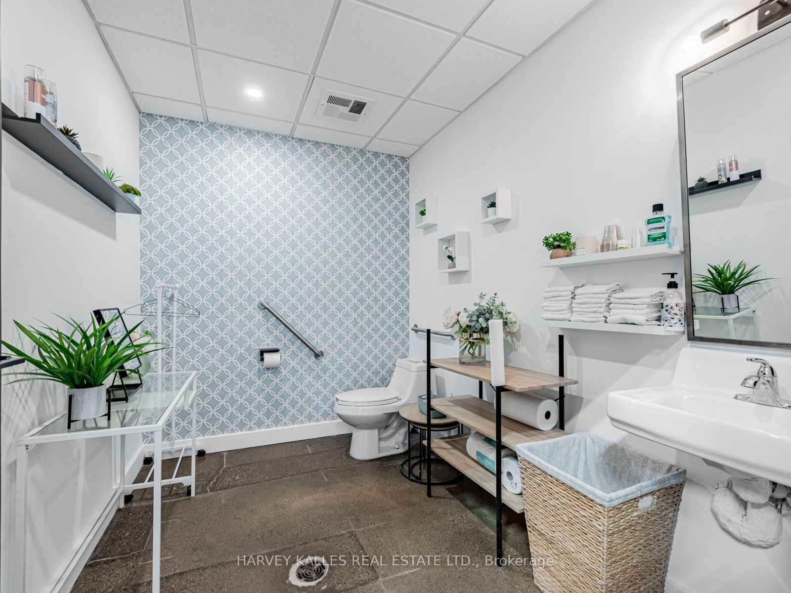 1215 Queensway N/a E 57 Property Photo 16