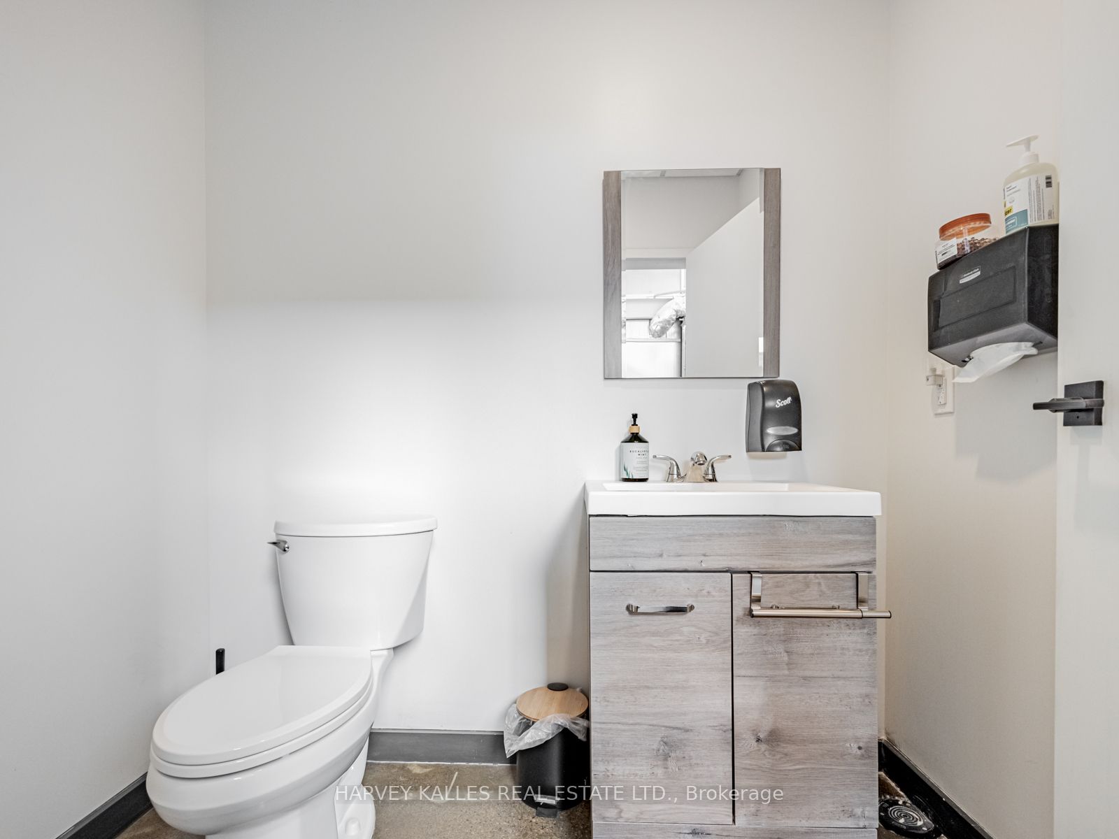 1215 Queensway N/a E 57 Property Photo 25