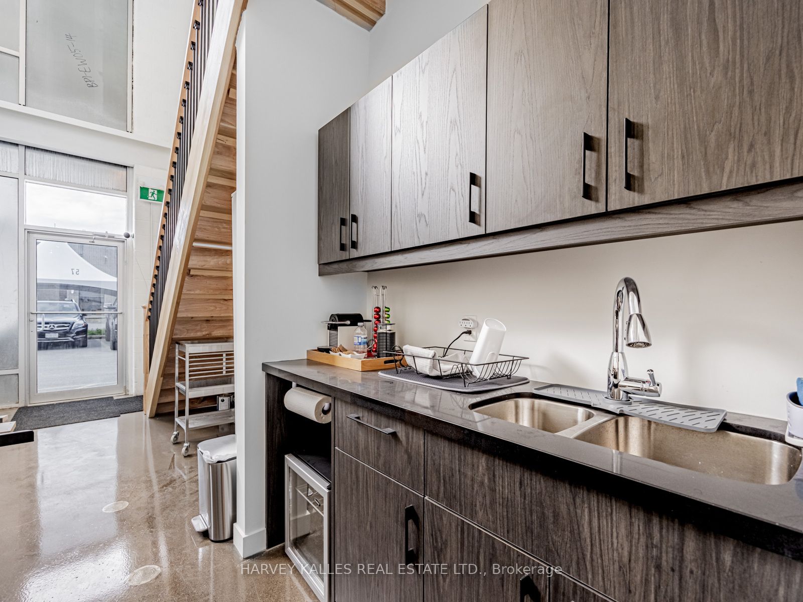 1215 Queensway N/a E 57 Property Photo 26