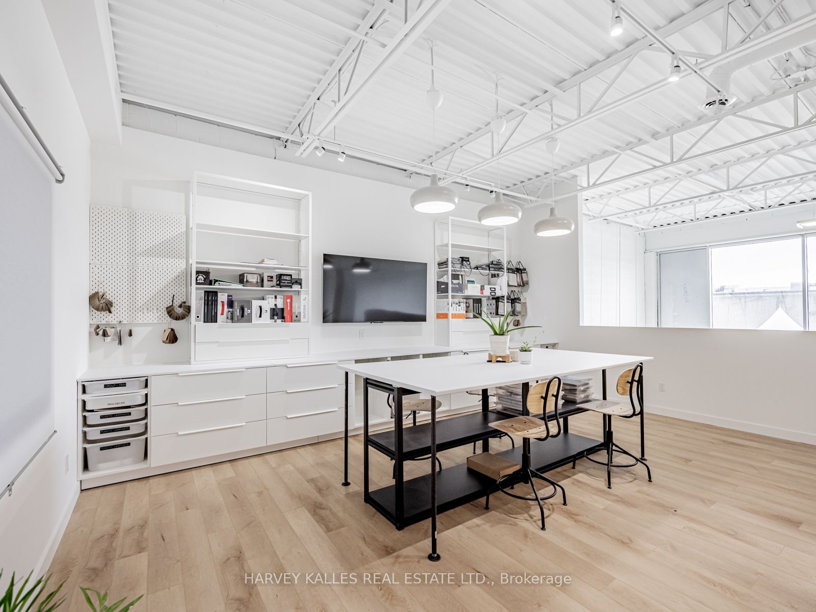 1215 Queensway N/a E 57 Property Photo 31