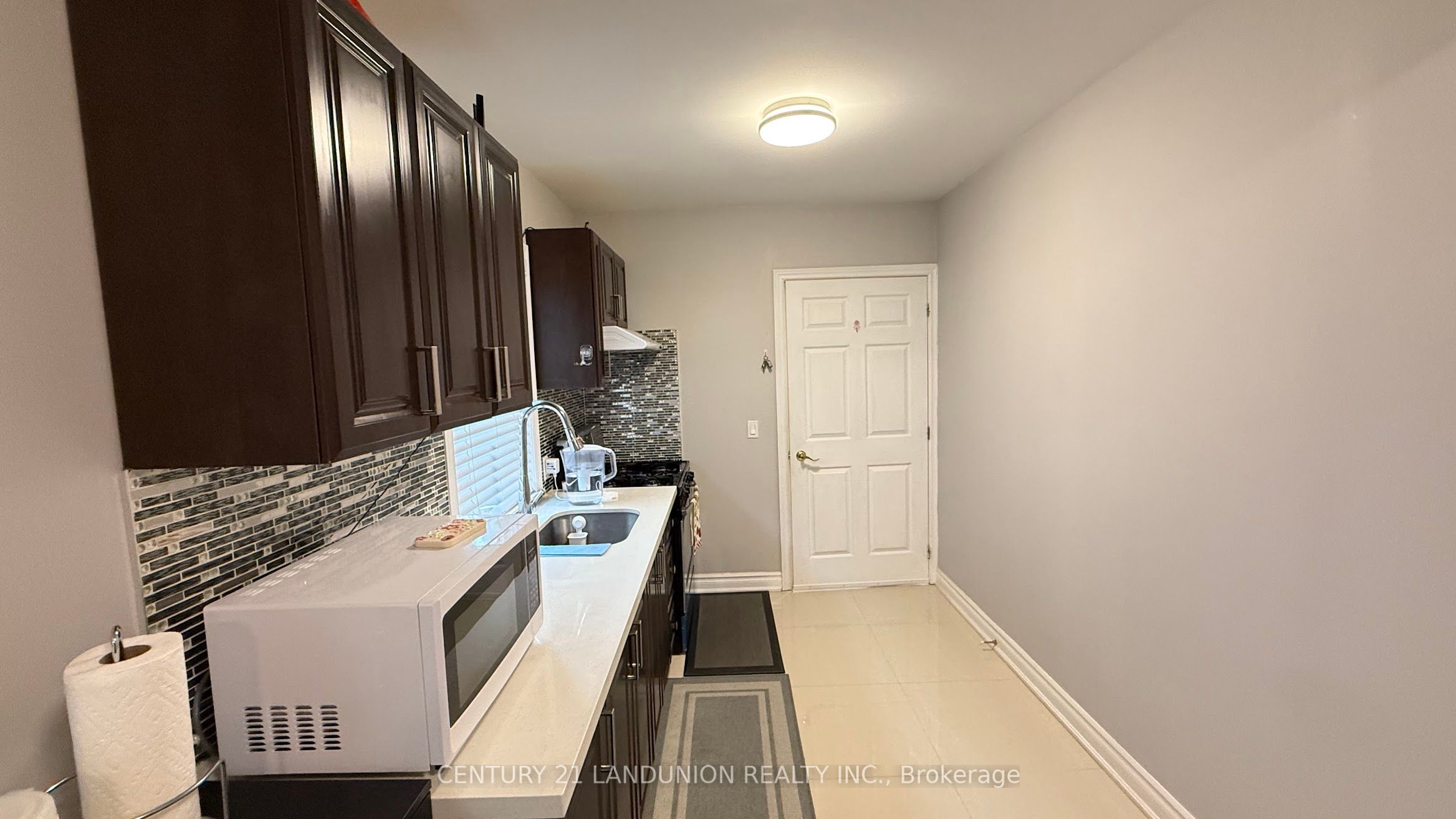 10 Nineteenth Street Front Unit Property Photo 8
