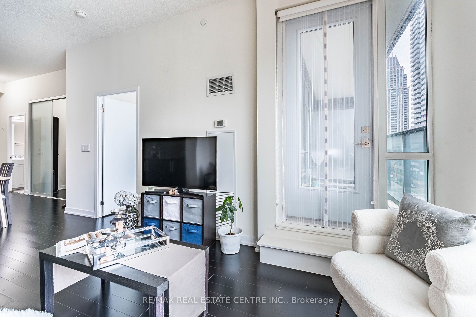 #516 - 4011 Brickstone Mews Property Photo 7
