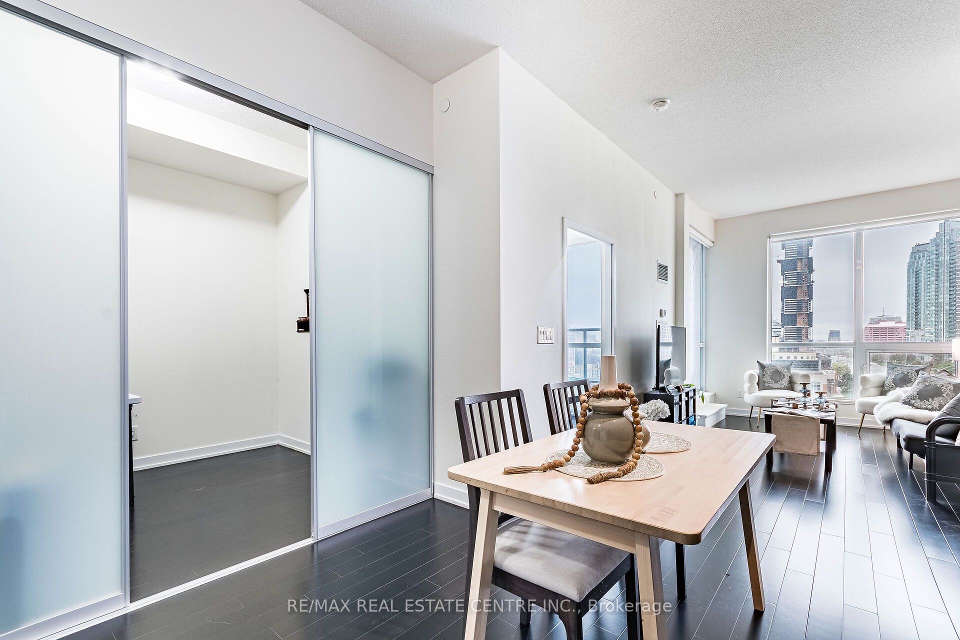 #516 - 4011 Brickstone Mews Property Photo 8
