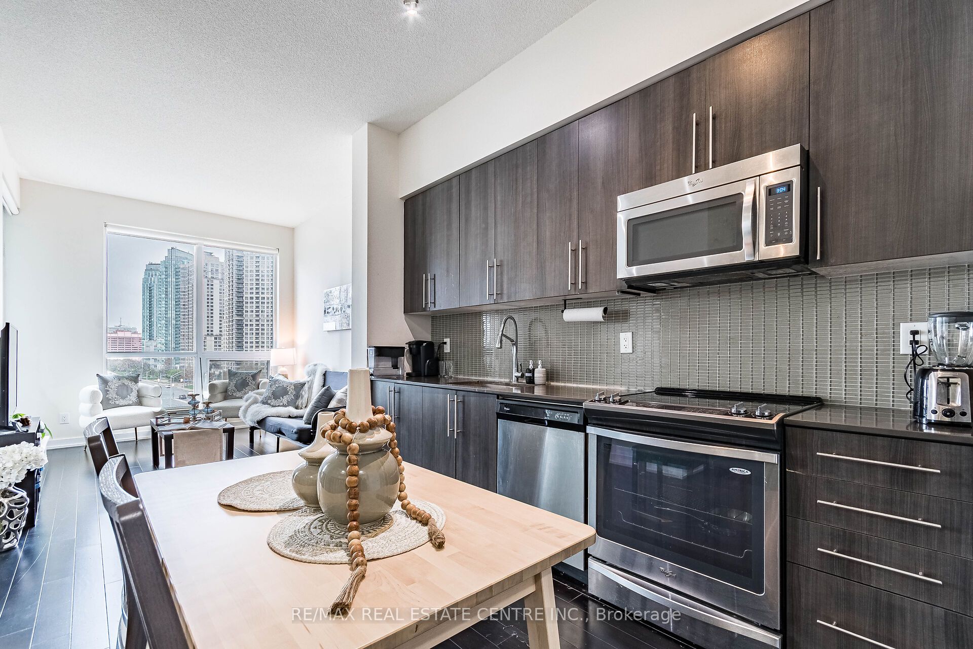 #516 - 4011 Brickstone Mews Property Photo 9