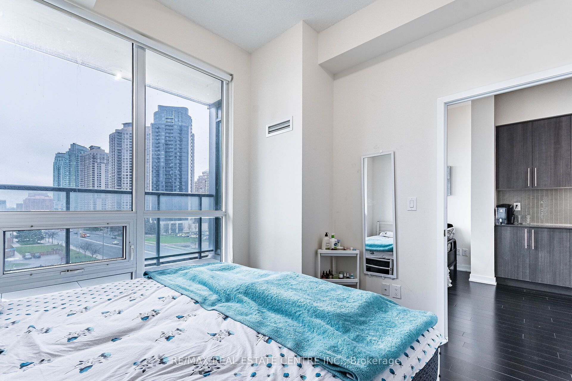 #516 - 4011 Brickstone Mews Property Photo 11