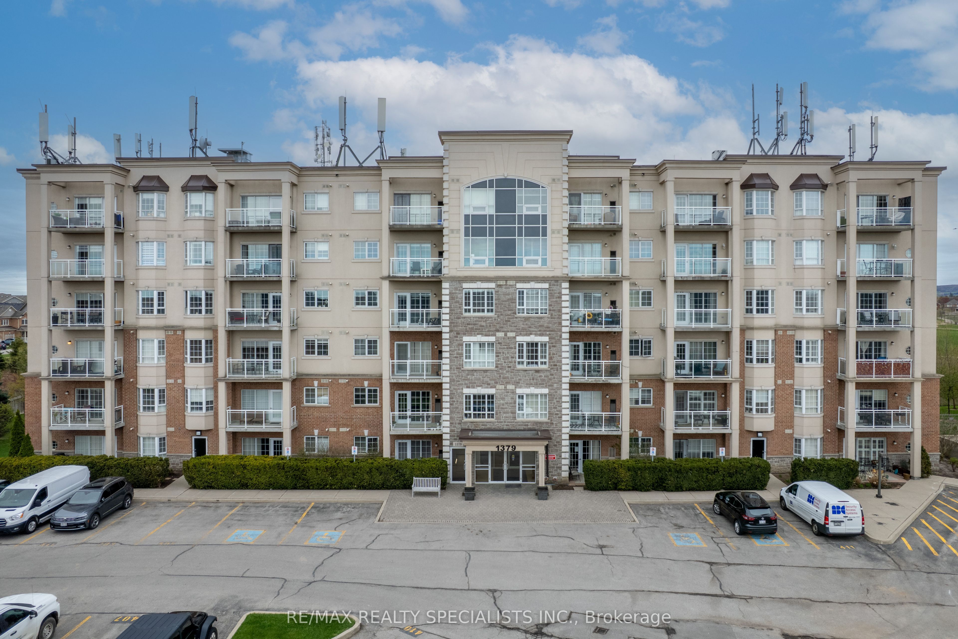 #201 - 1379 Costigan Road Property Photo 2