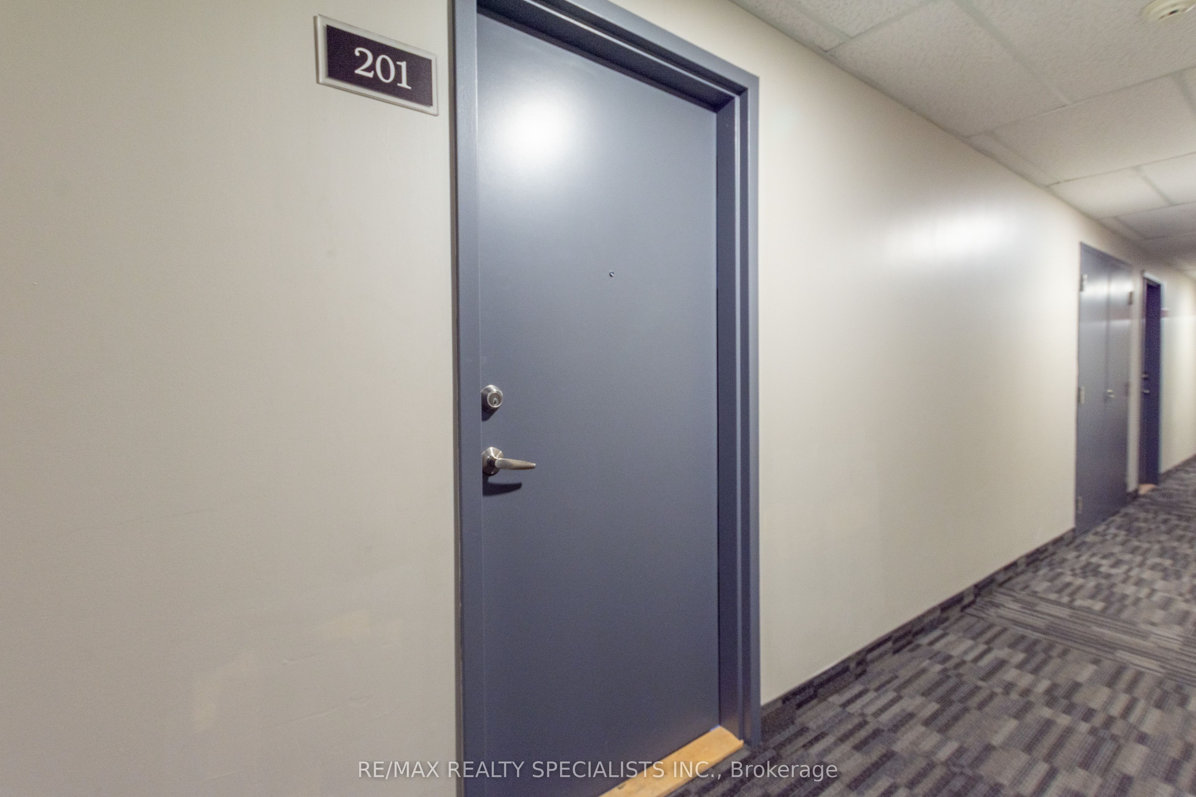 #201 - 1379 Costigan Road Property Photo 7