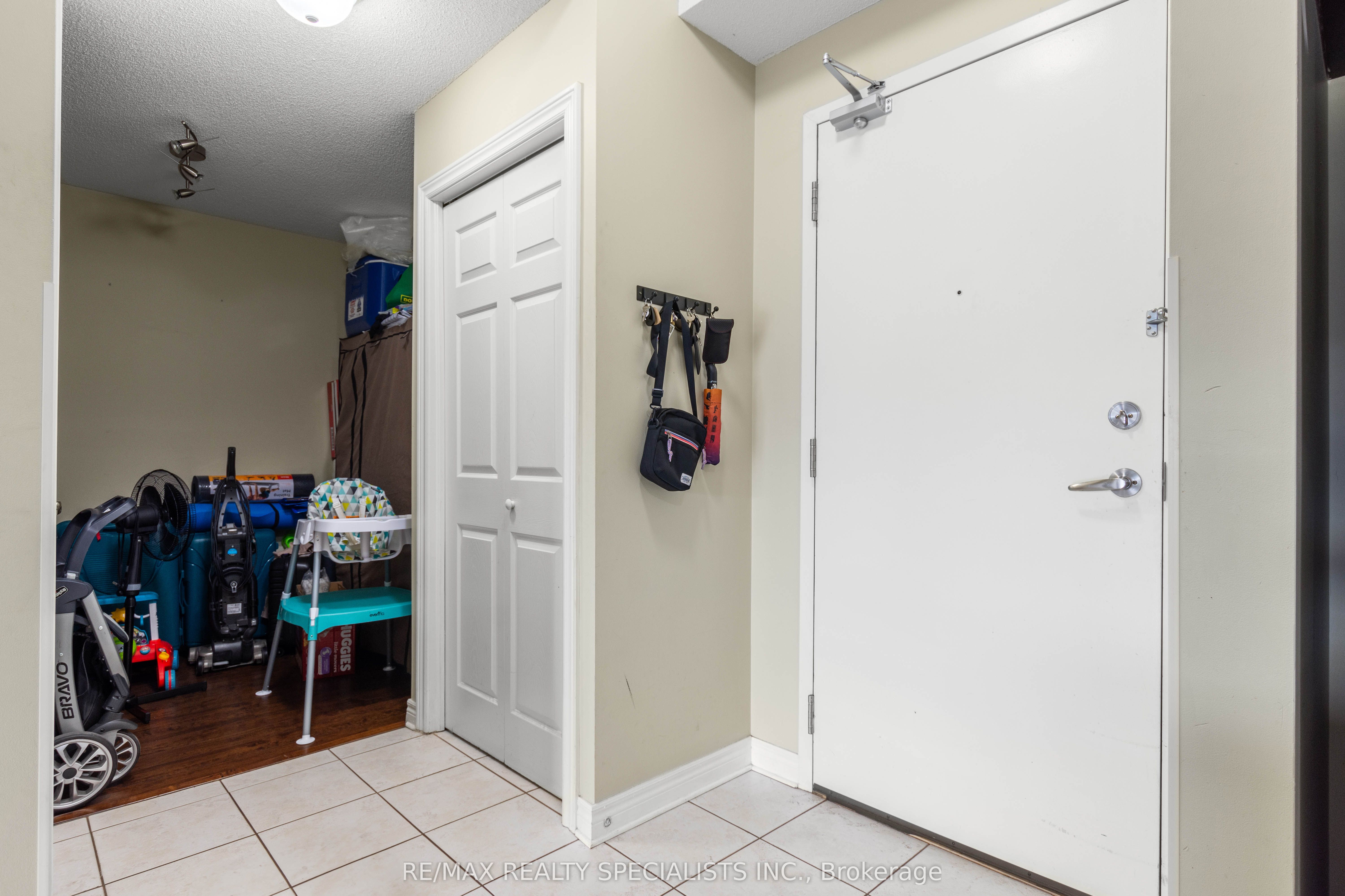 #201 - 1379 Costigan Road Property Photo 8