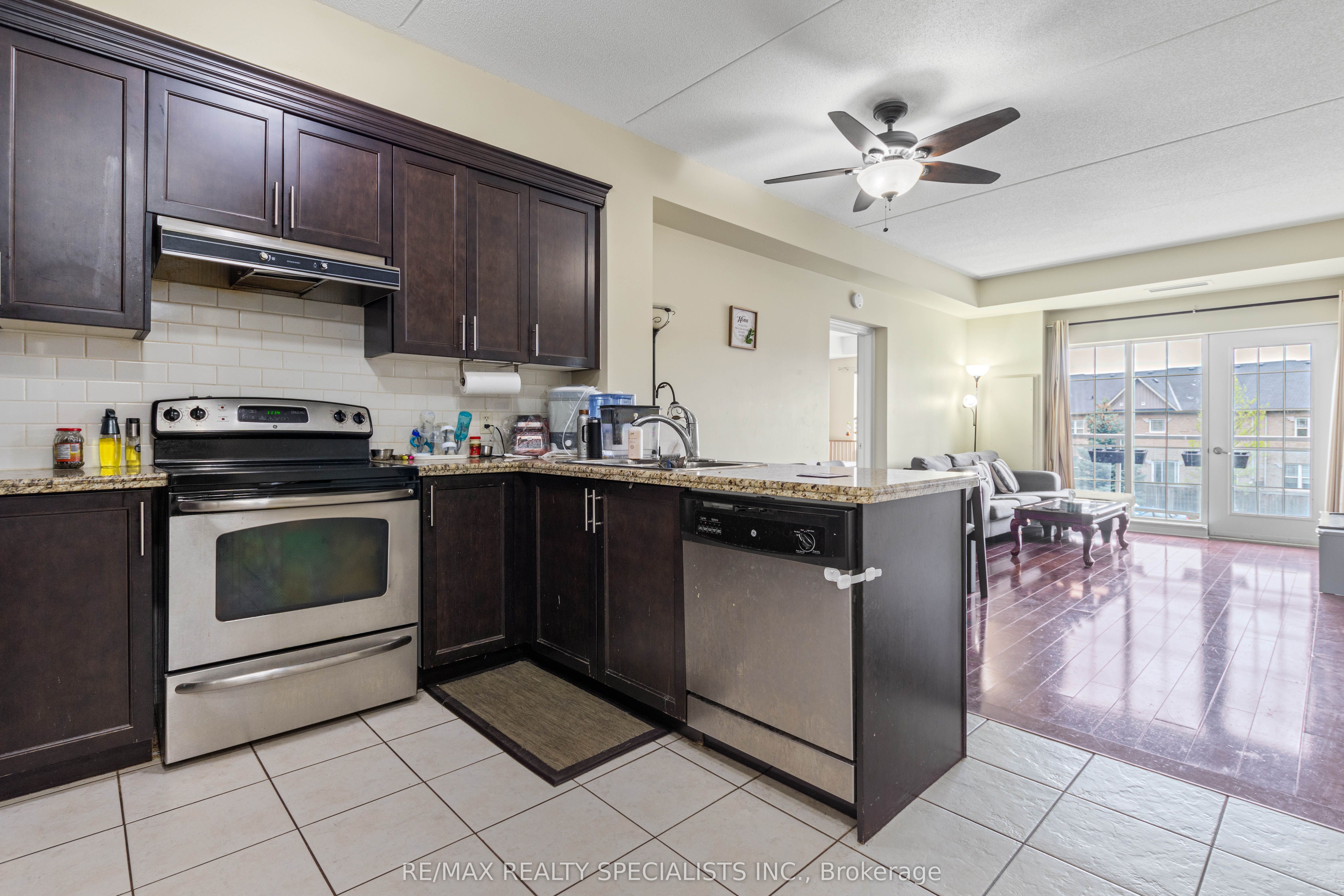 #201 - 1379 Costigan Road Property Photo 9