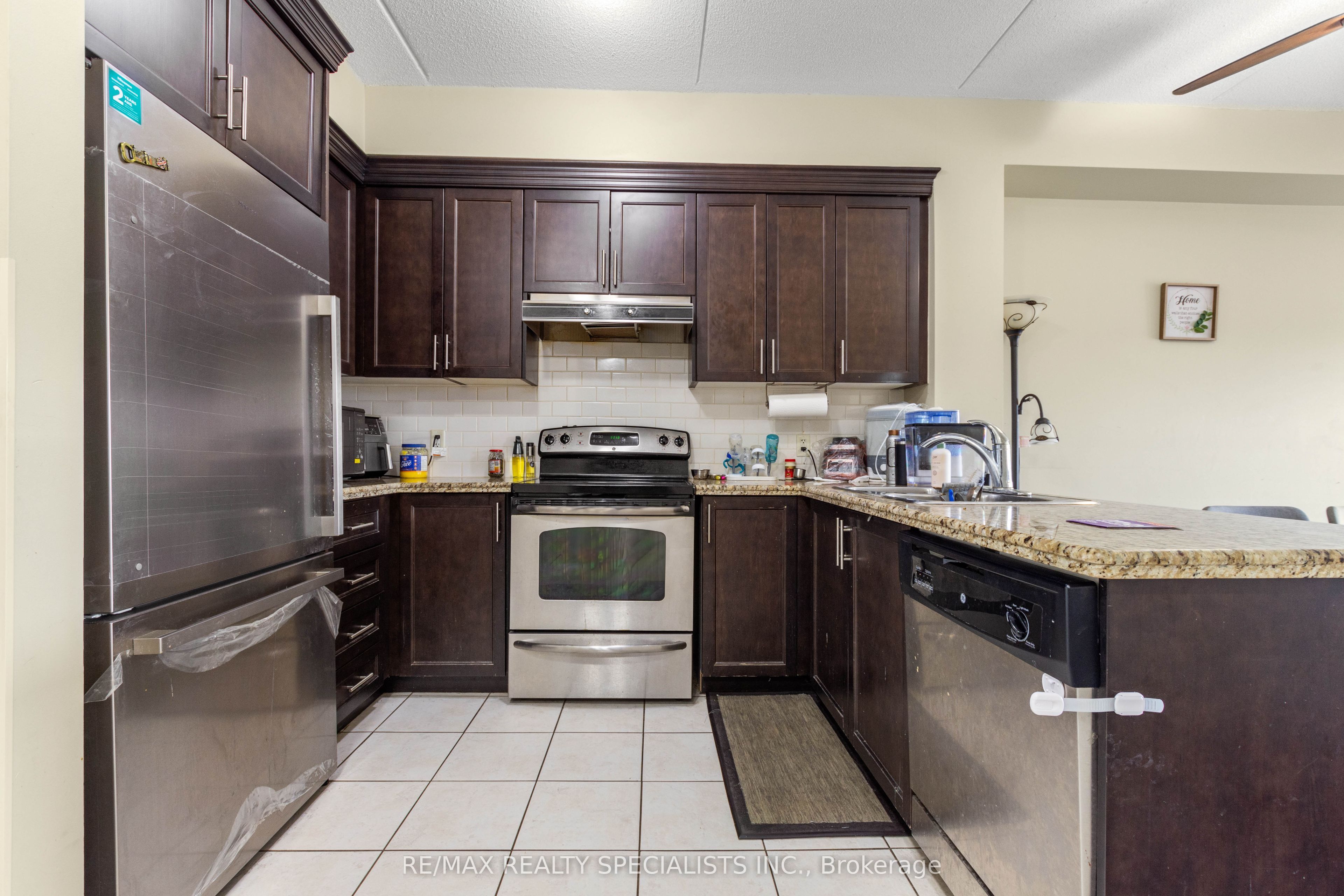 #201 - 1379 Costigan Road Property Photo 10