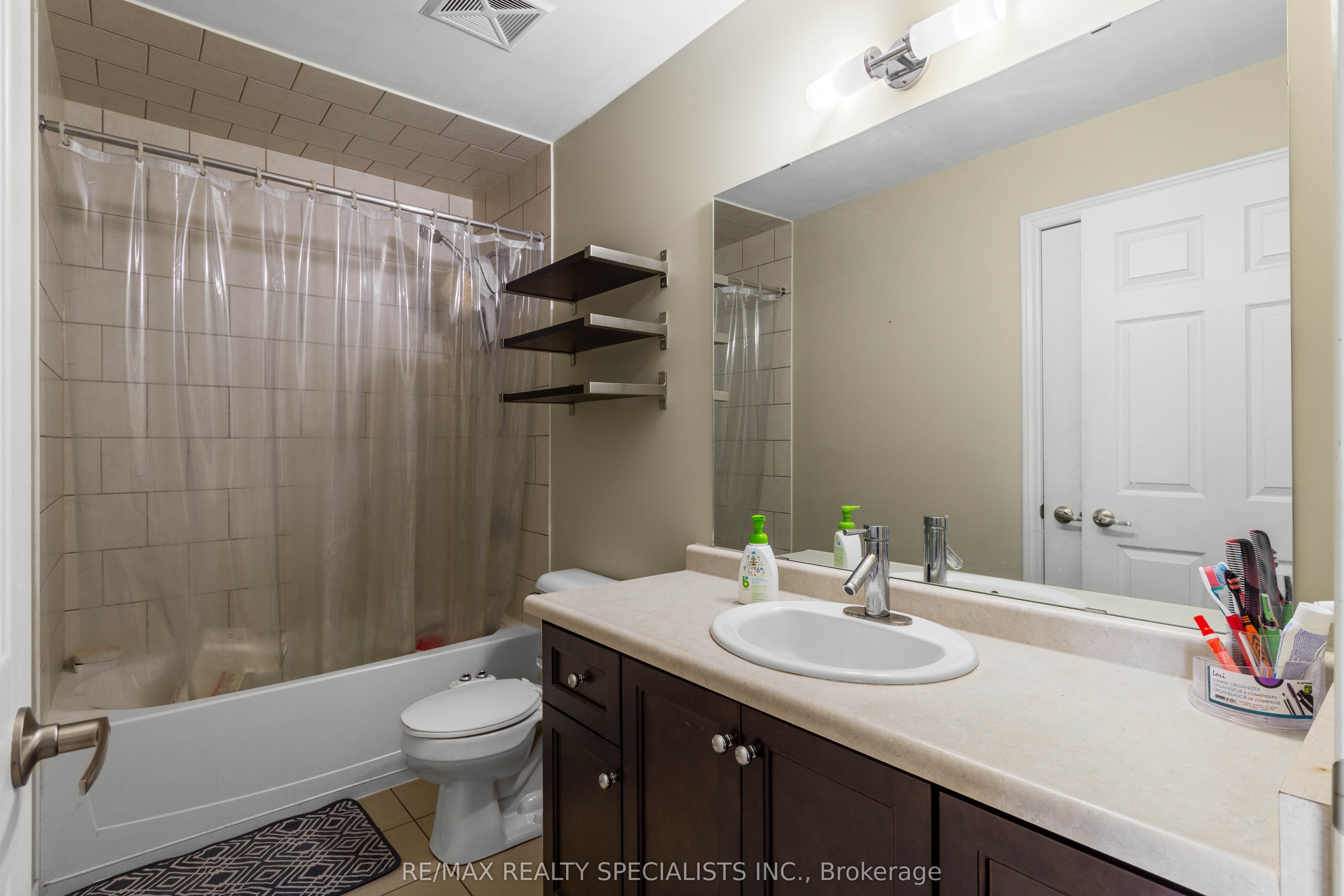#201 - 1379 Costigan Road Property Photo 15