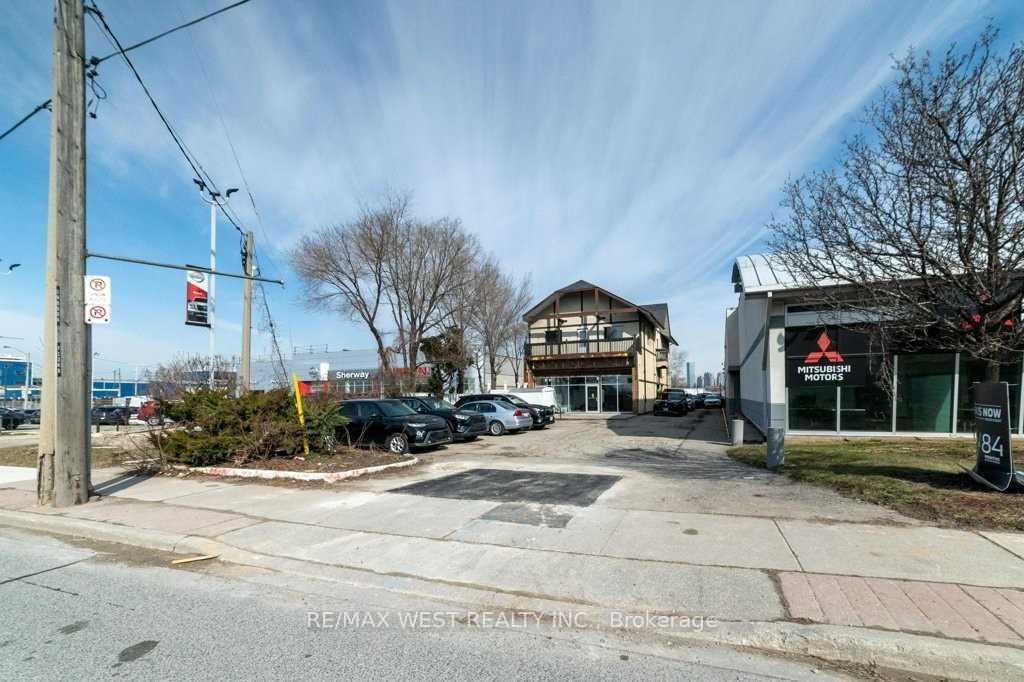1340 The Queensway Avenue 1 Property Photo 2