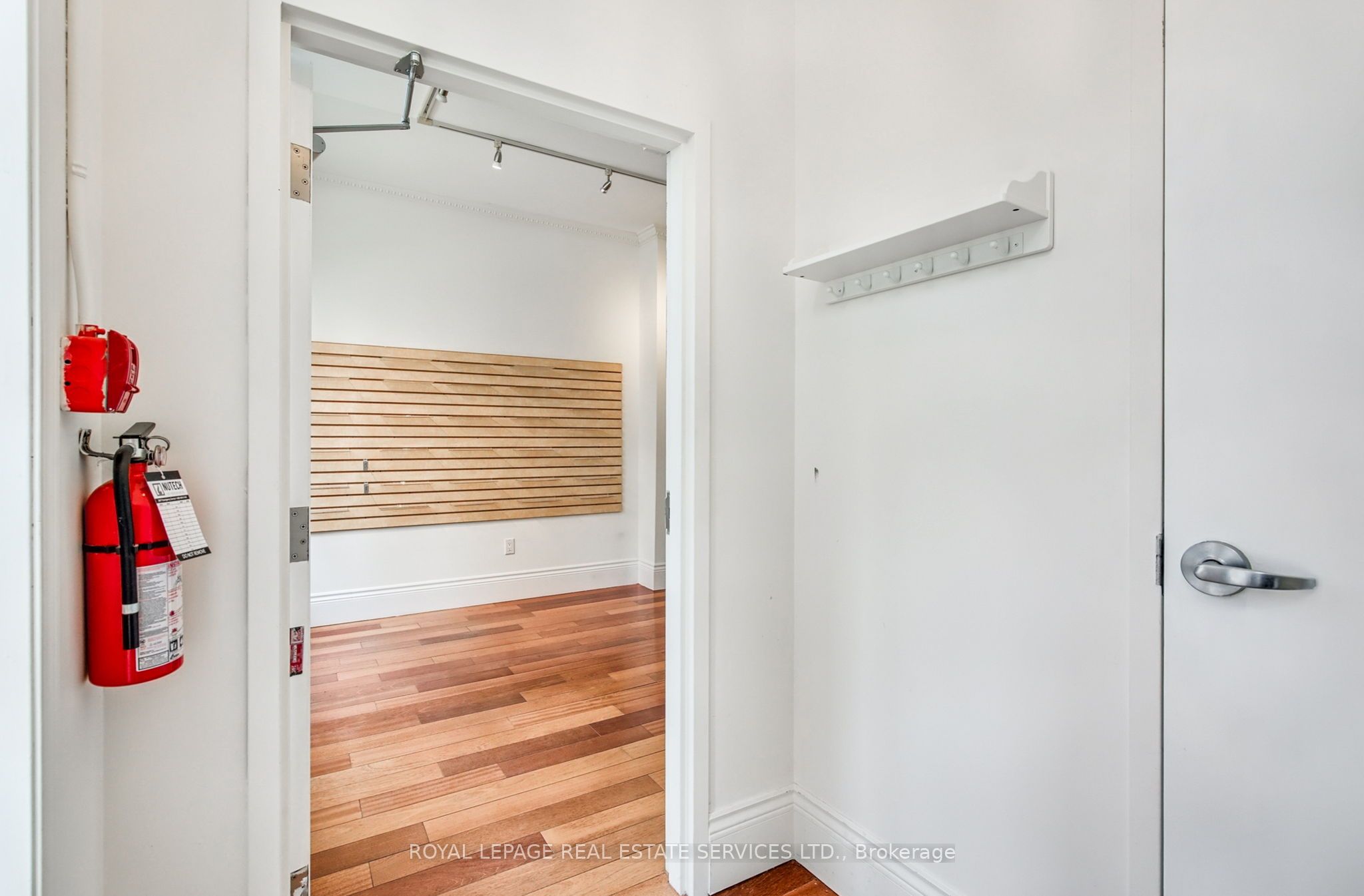 395 Pearl Street Property Photo 4