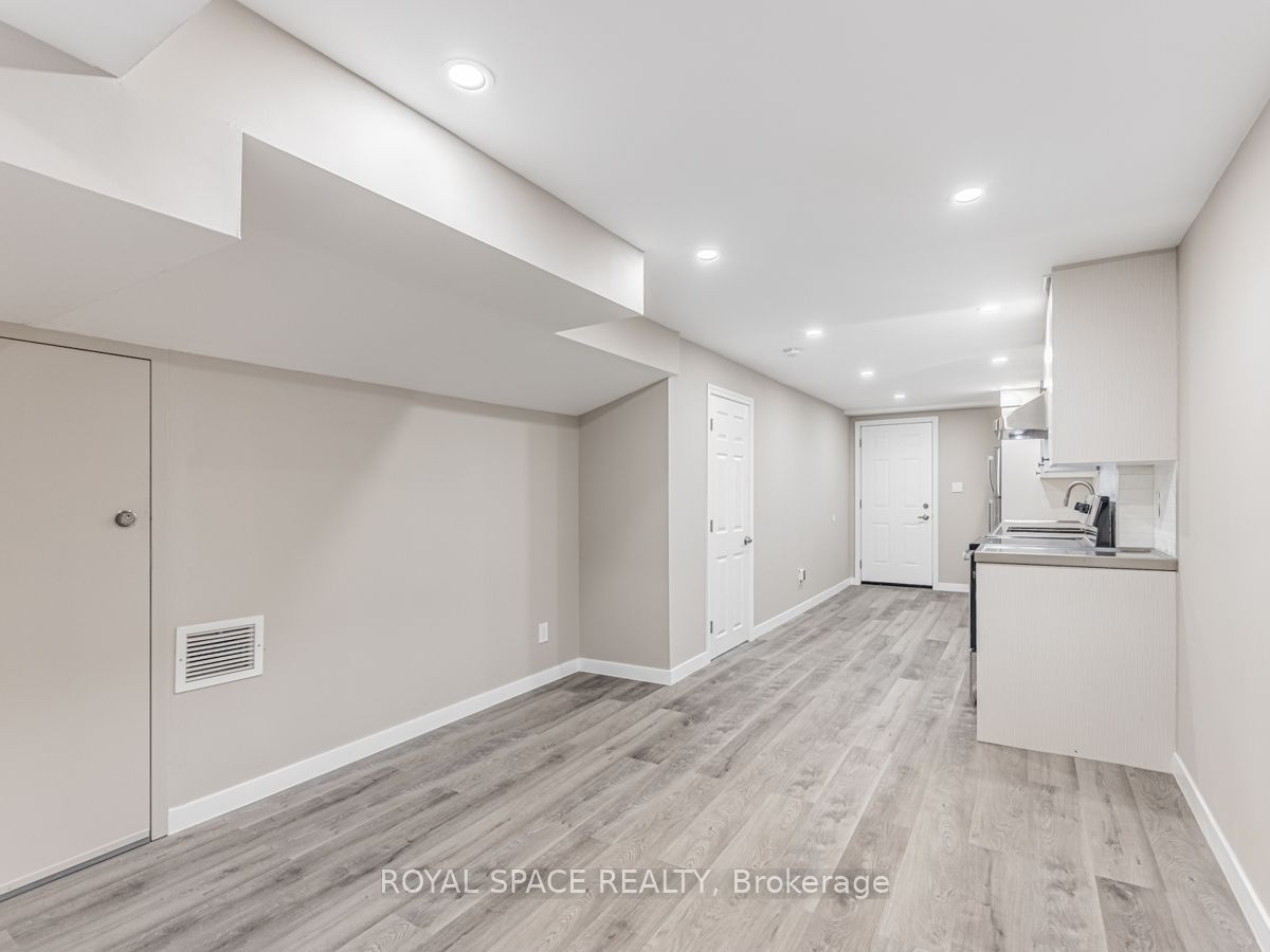 121 Whitwell Drive Property Photo 11