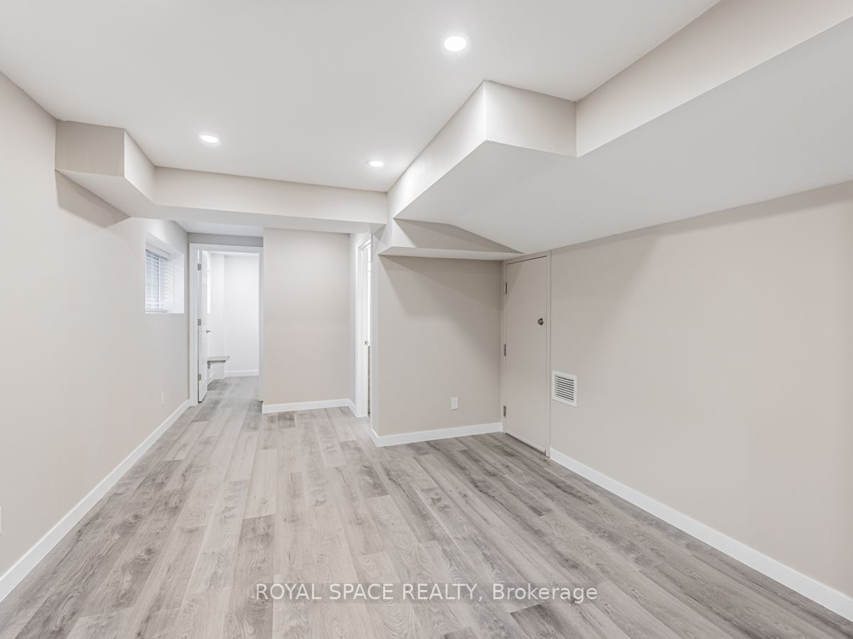 121 Whitwell Drive Property Photo 12