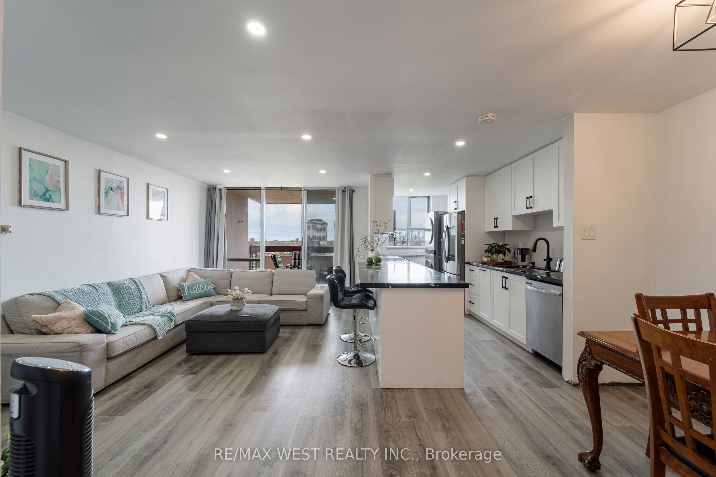 1615 Bloor Street 1001 Property Photo 1