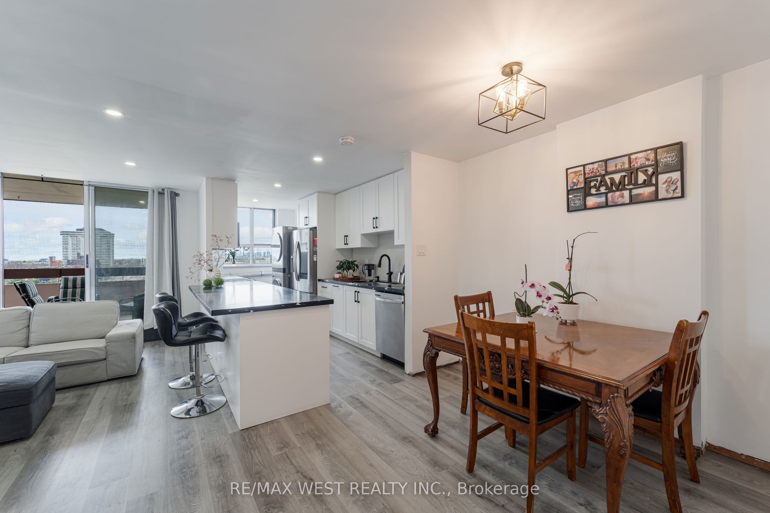 1615 Bloor Street 1001 Property Photo 2