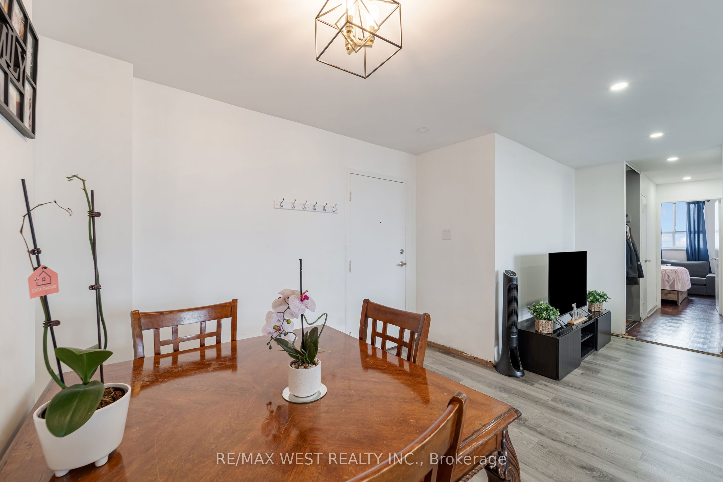 1615 Bloor Street 1001 Property Photo 4