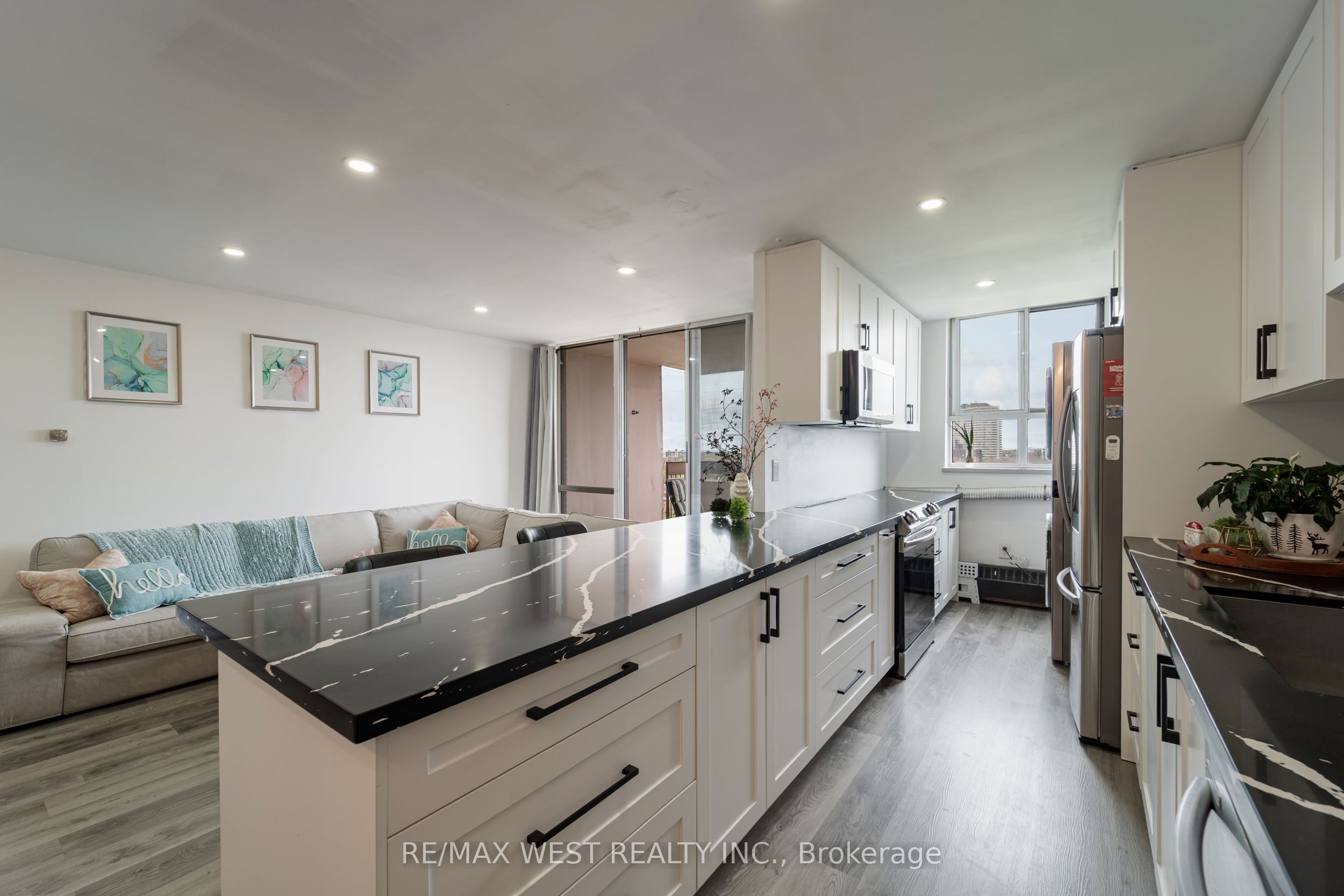 1615 Bloor Street 1001 Property Photo 8