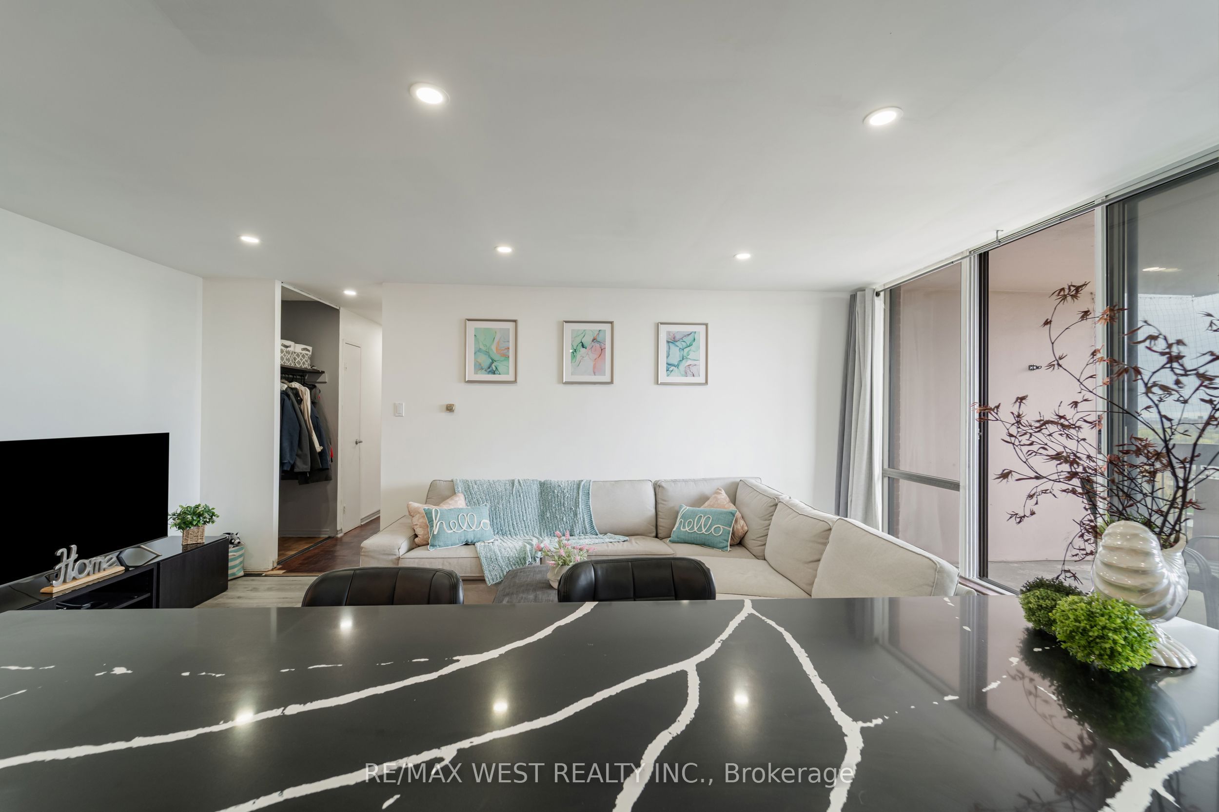 1615 Bloor Street 1001 Property Photo 12