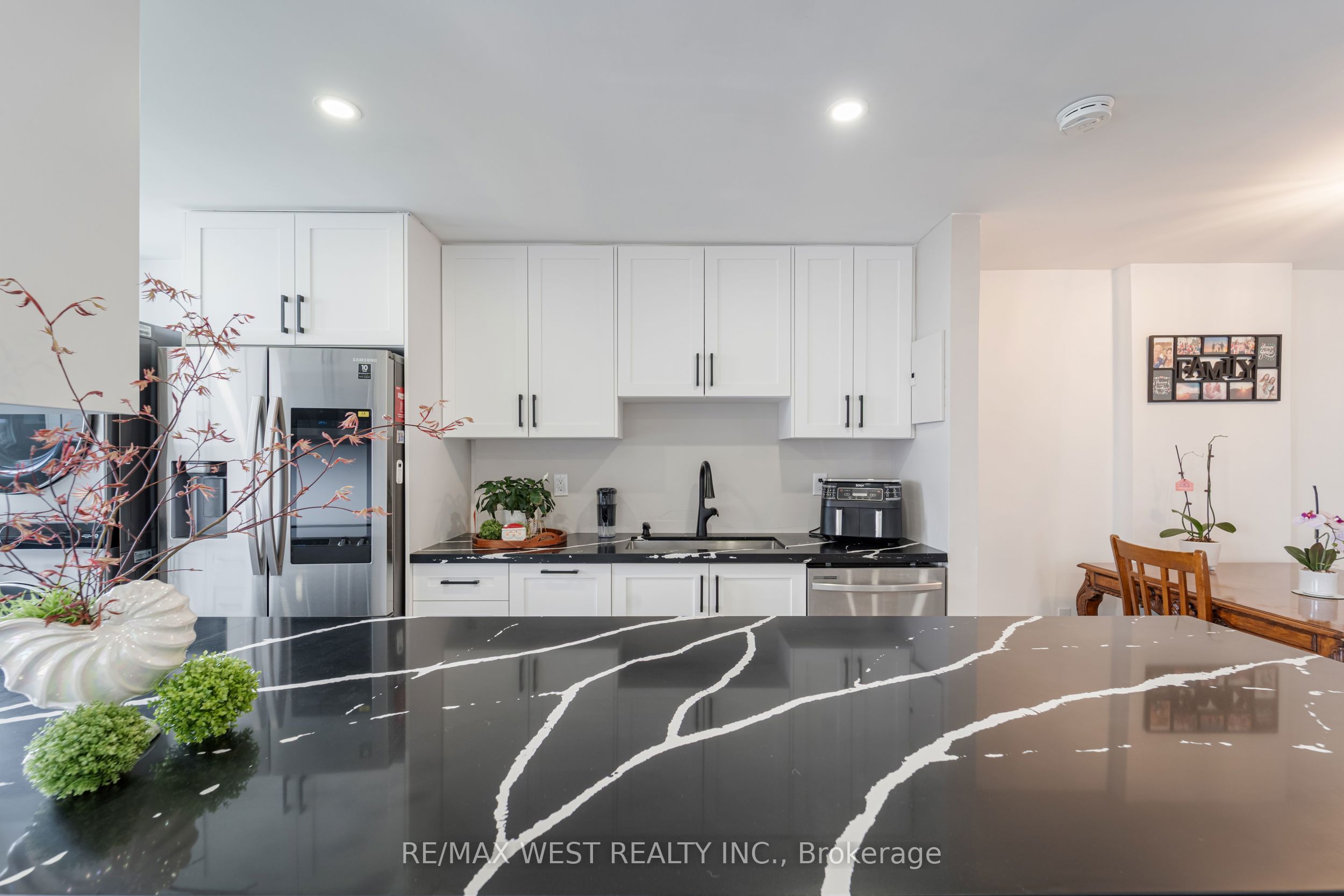 1615 Bloor Street 1001 Property Photo 13