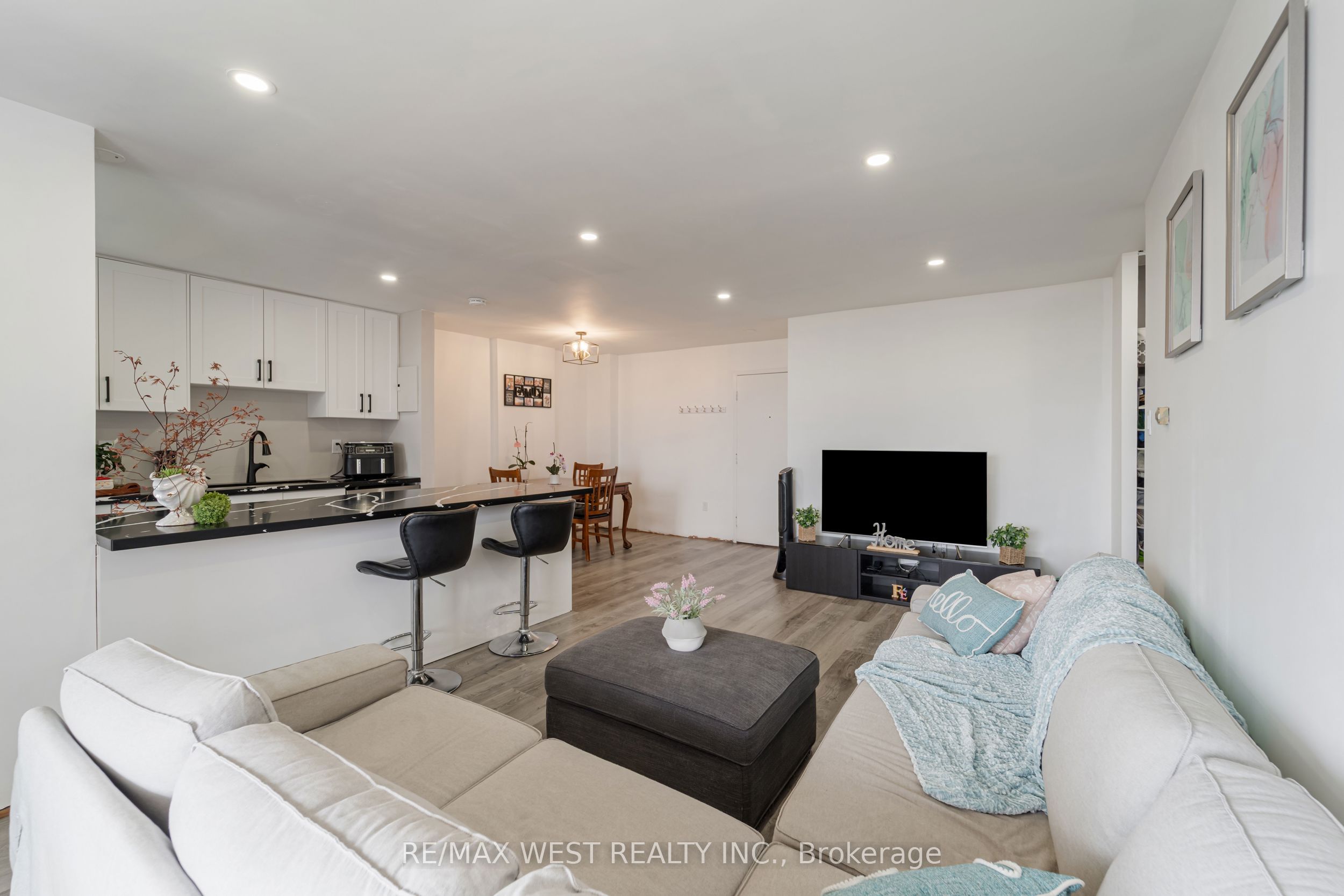 1615 Bloor Street 1001 Property Photo 18