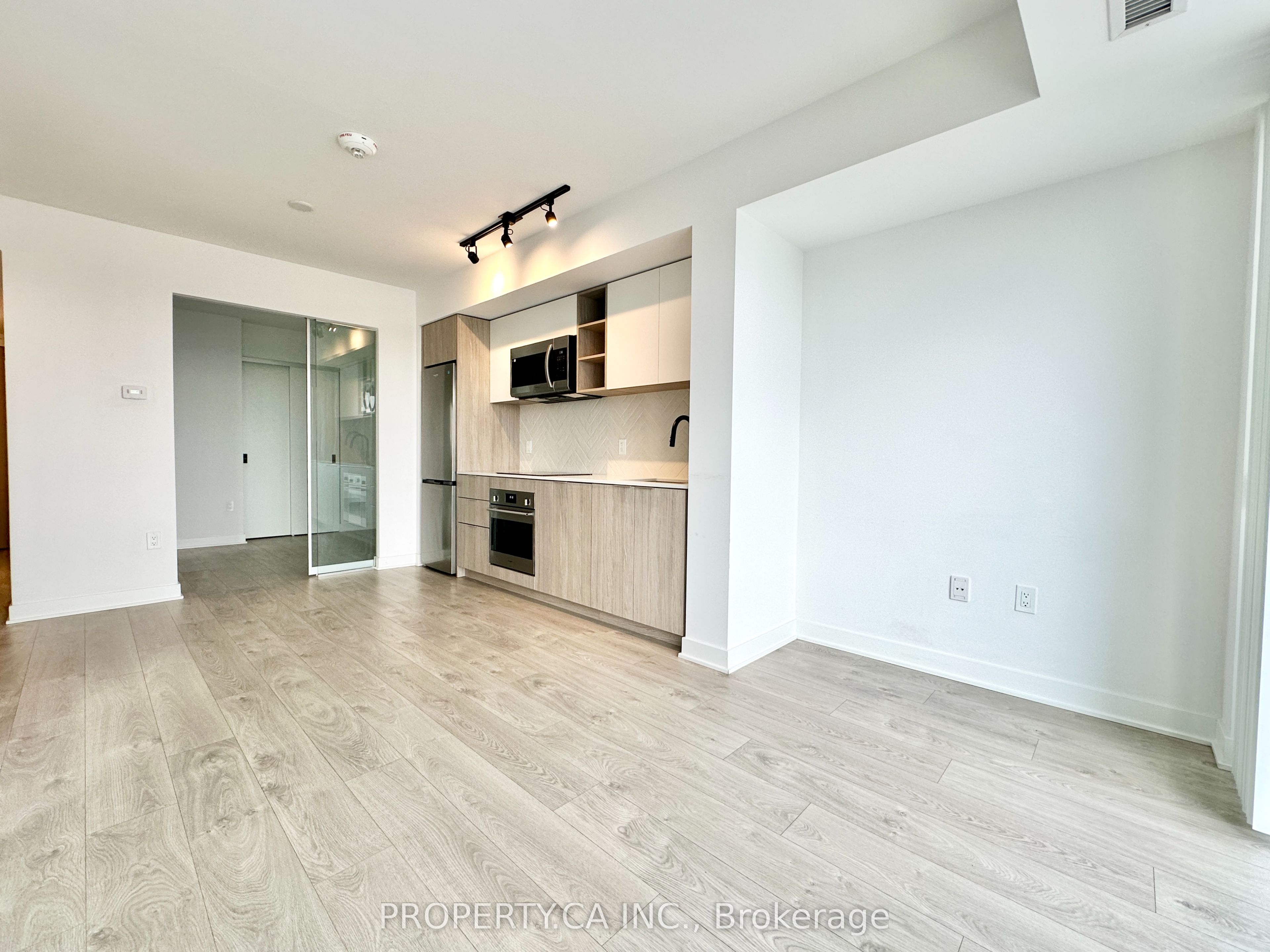 #428 - 36 Zorra Street Property Photo 6