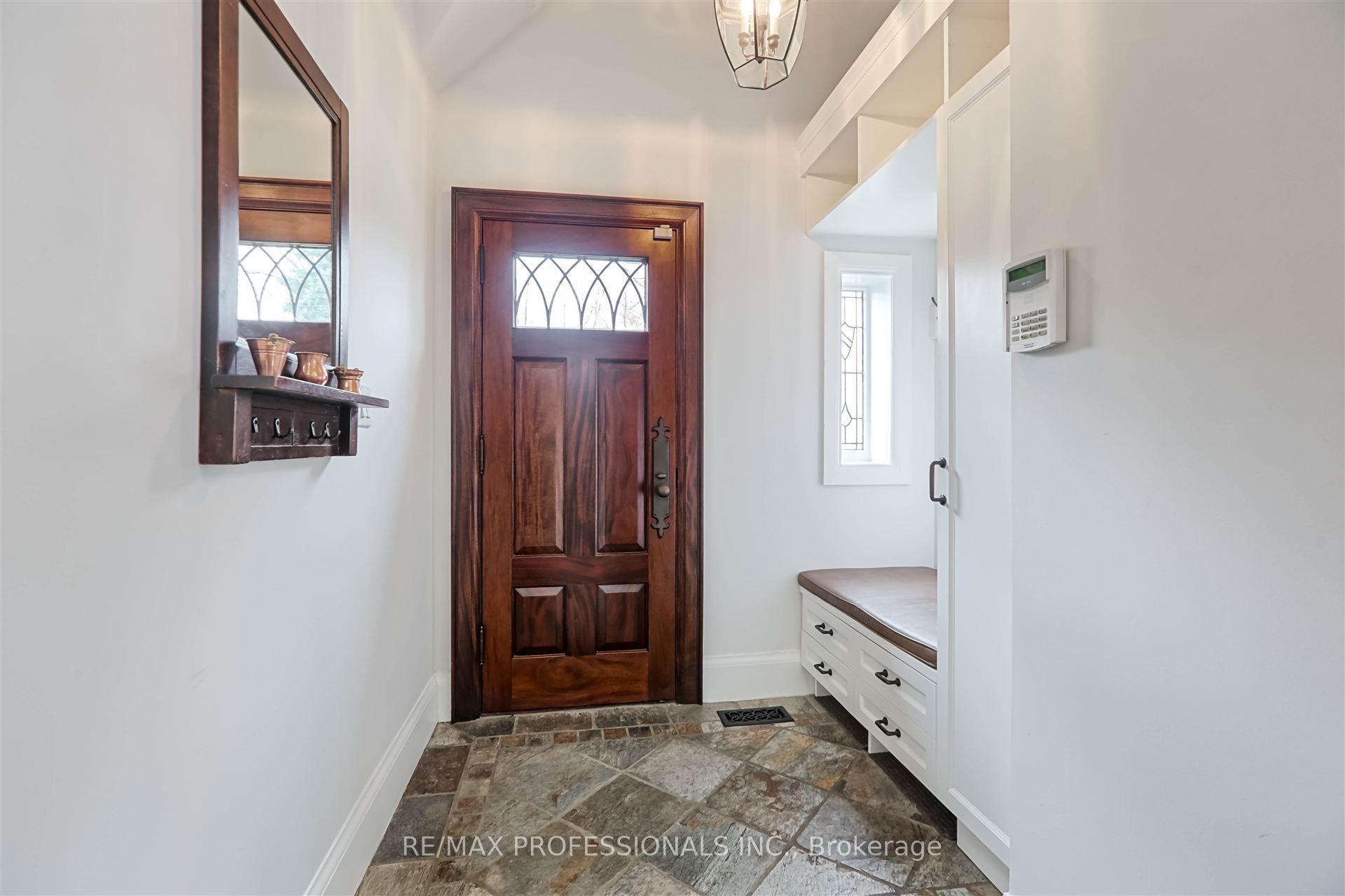 231 Grenview Boulevard Property Photo 5