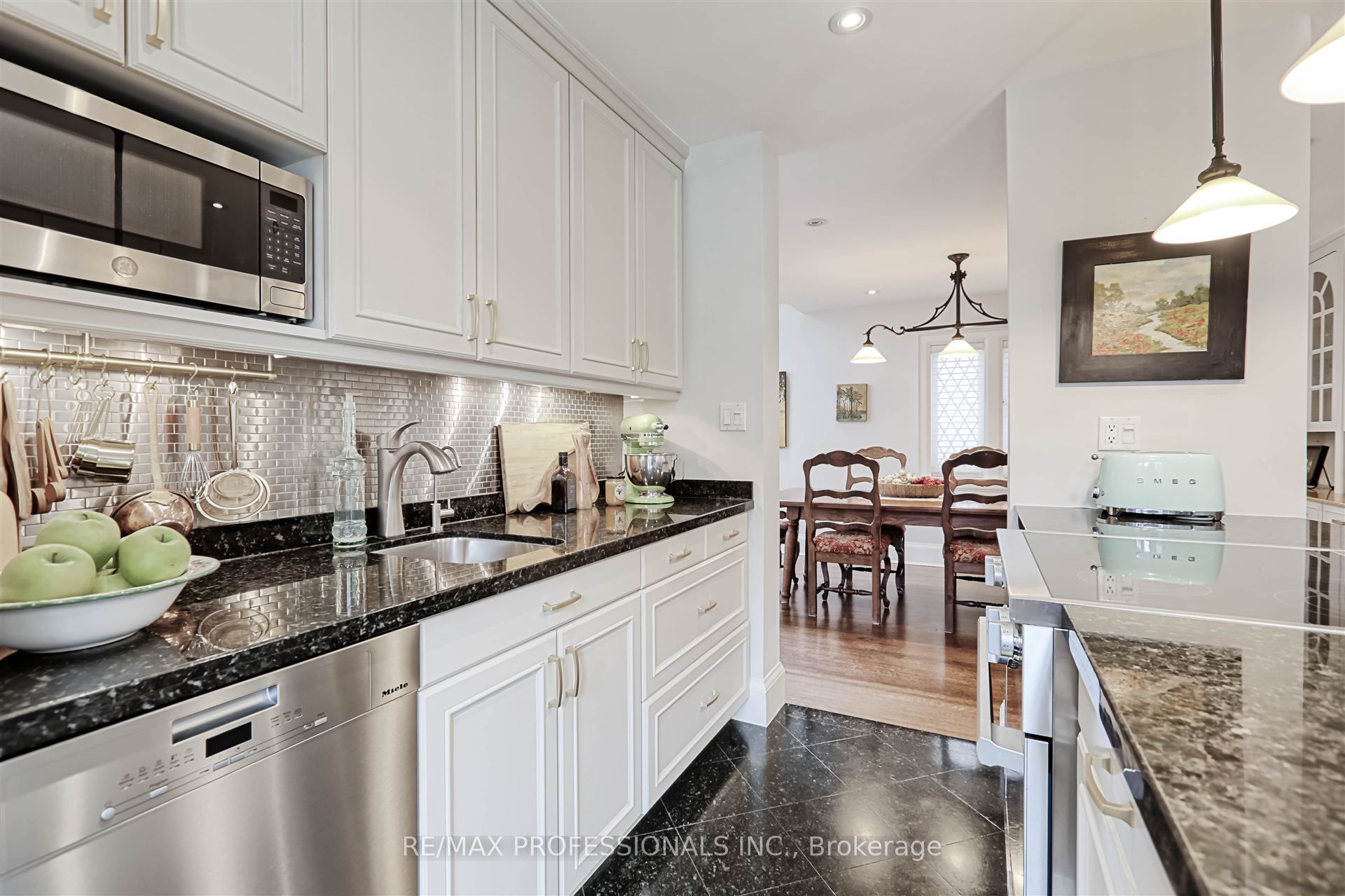 231 Grenview Boulevard Property Photo 14