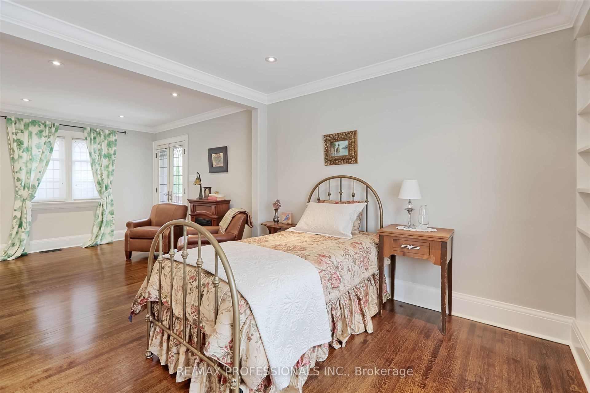 231 Grenview Boulevard Property Photo 18