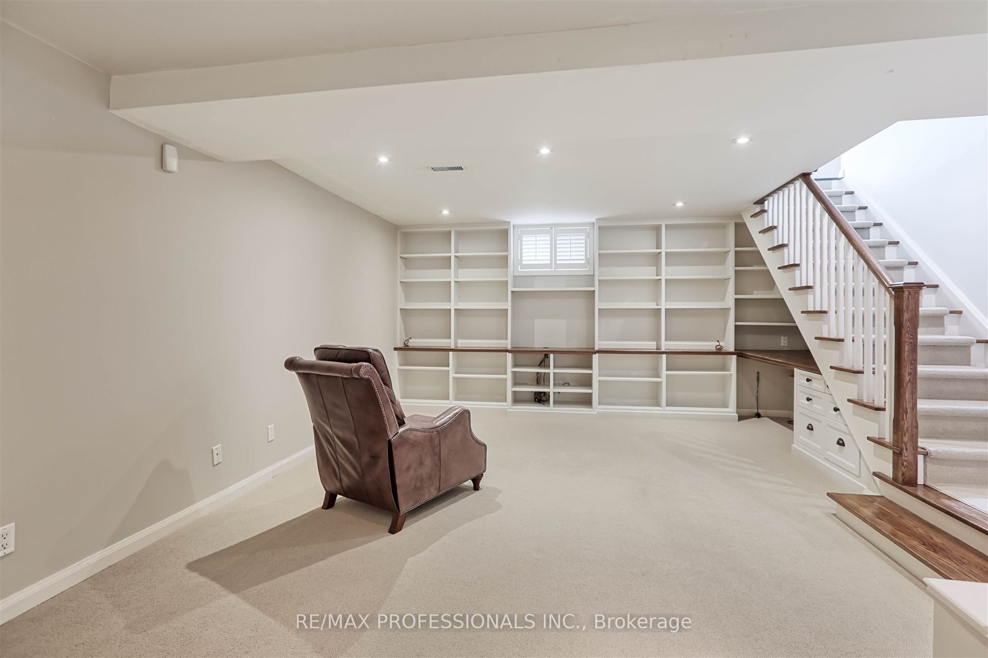 231 Grenview Boulevard Property Photo 30