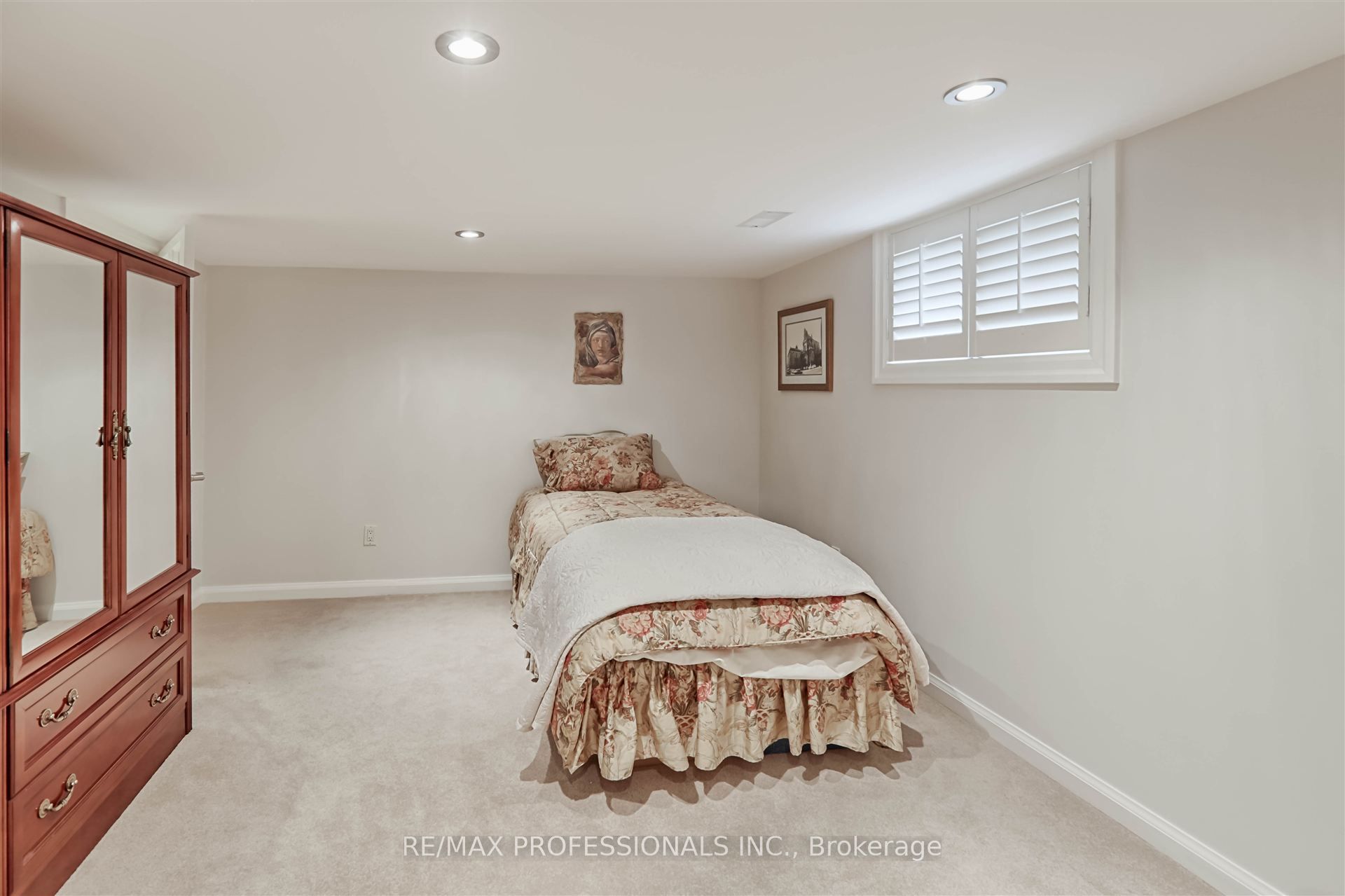 231 Grenview Boulevard Property Photo 32