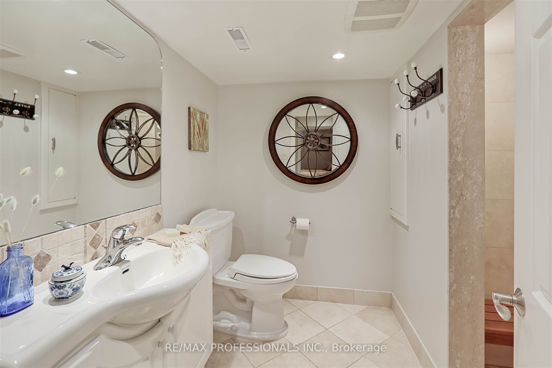 231 Grenview Boulevard Property Photo 33