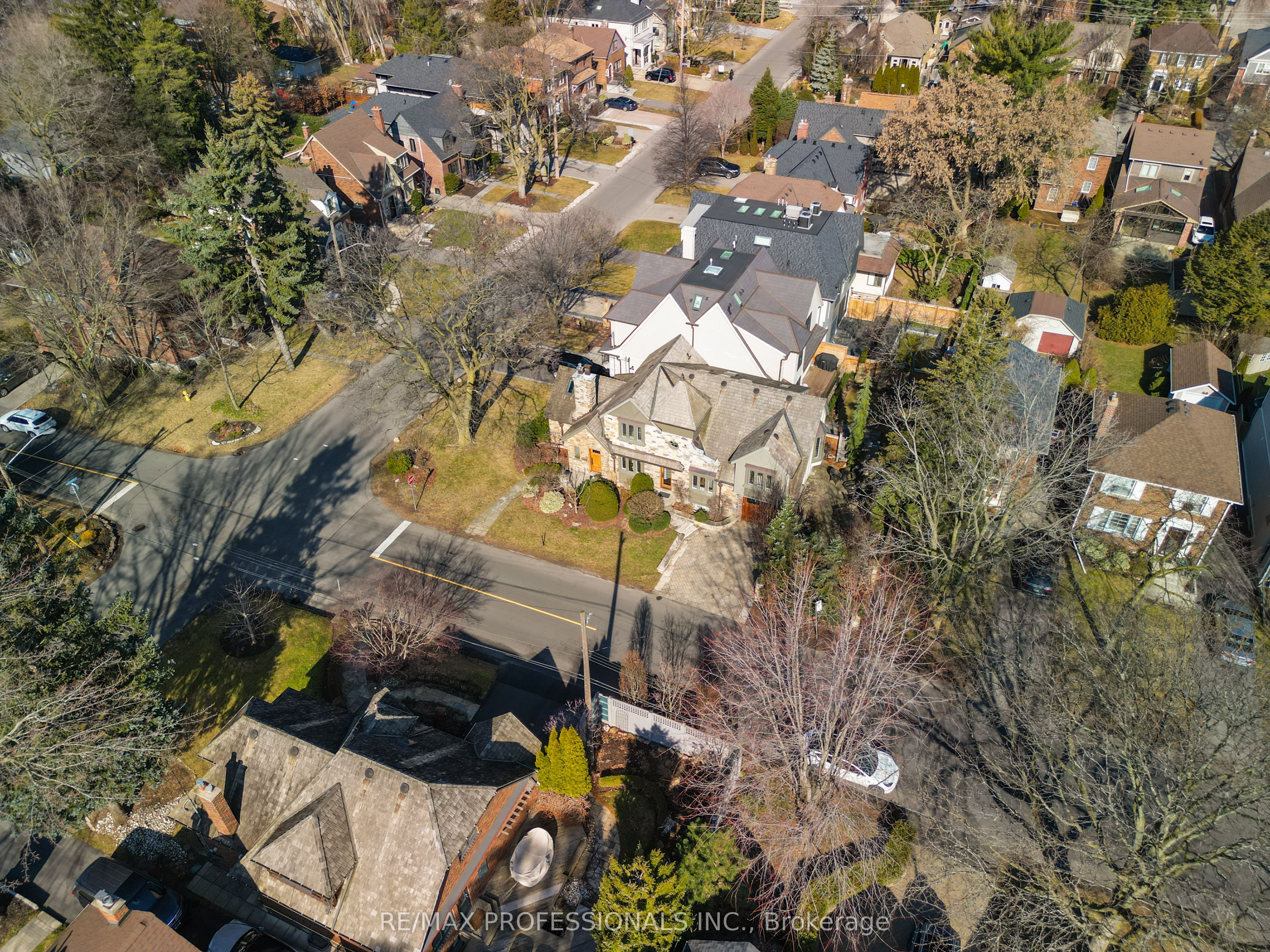 231 Grenview Boulevard Property Photo 44