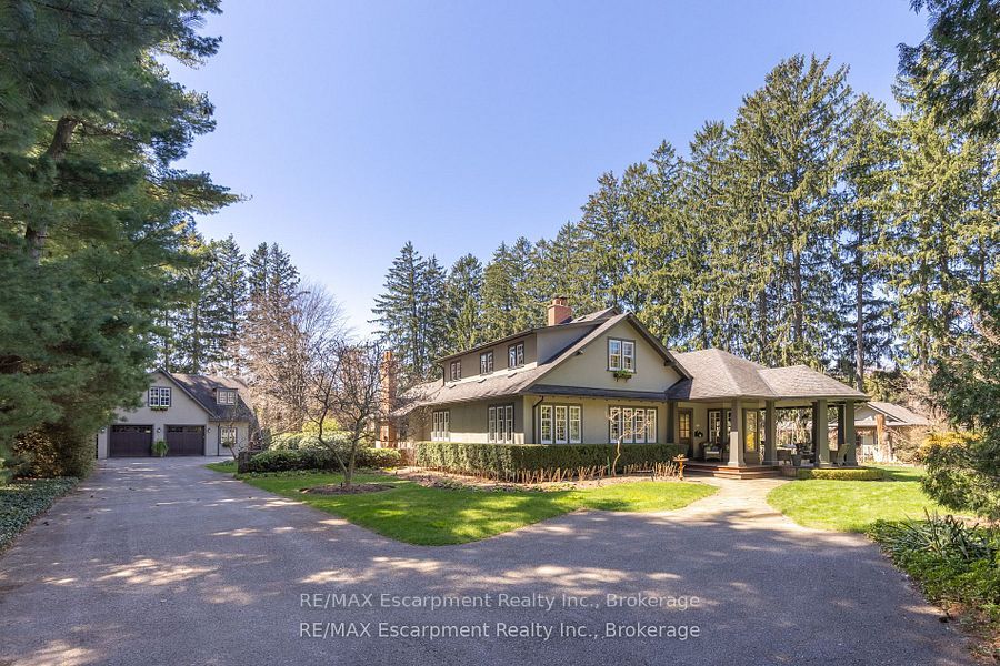 2055 Lake Shore Rd E Property Photo 1
