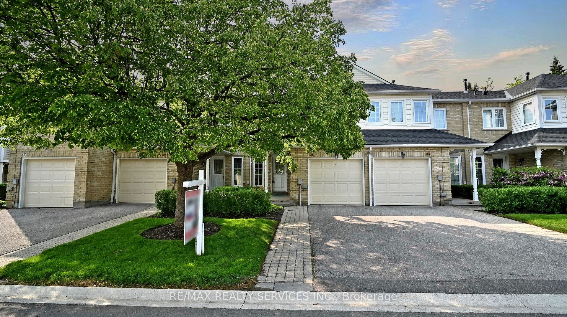 28 Heathcliffe Square Property Photo 1
