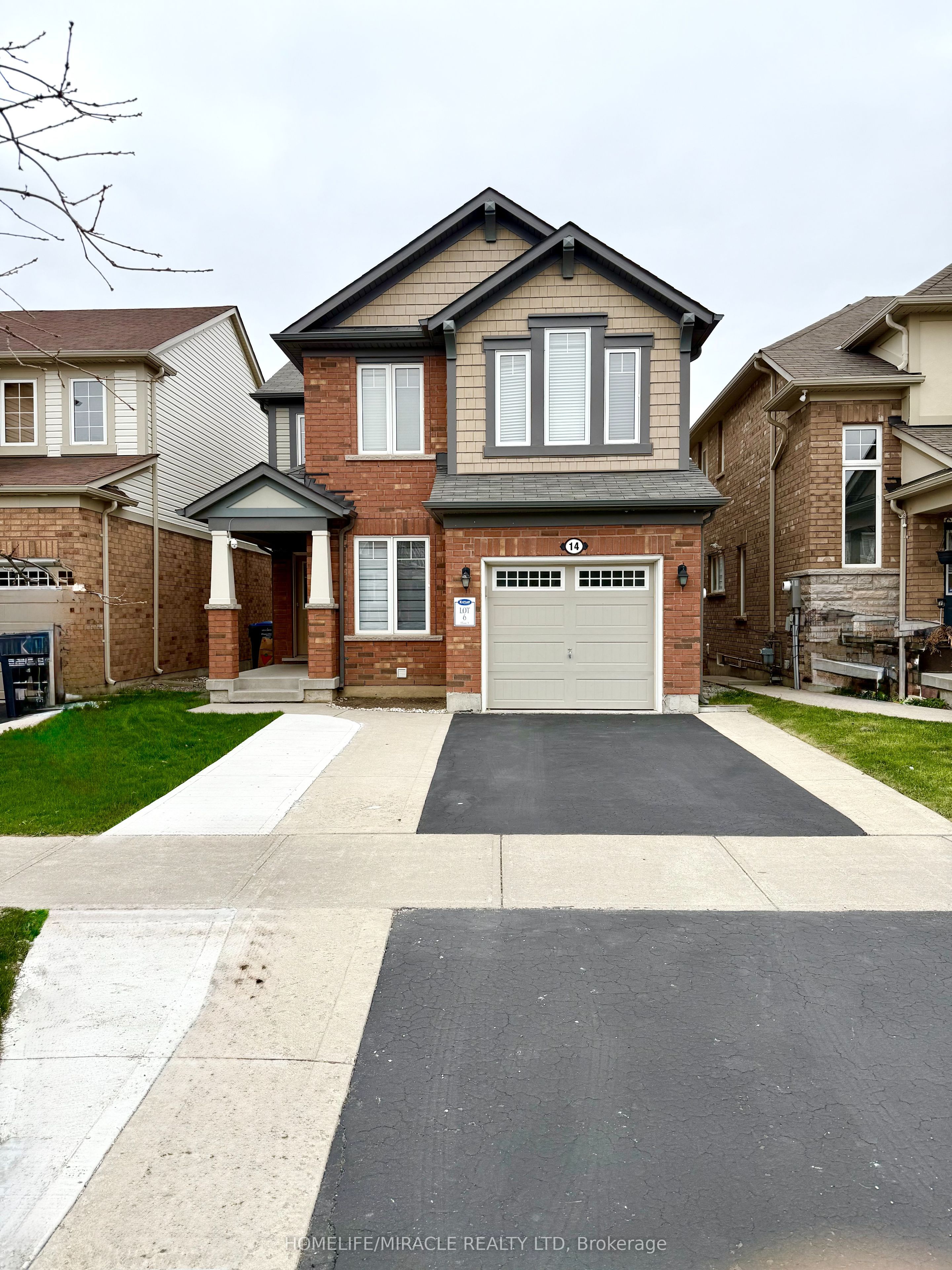 14 Robert Parkinson Dr Property Photo 1