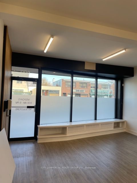 699 The Queensway Avenue Property Photo 2