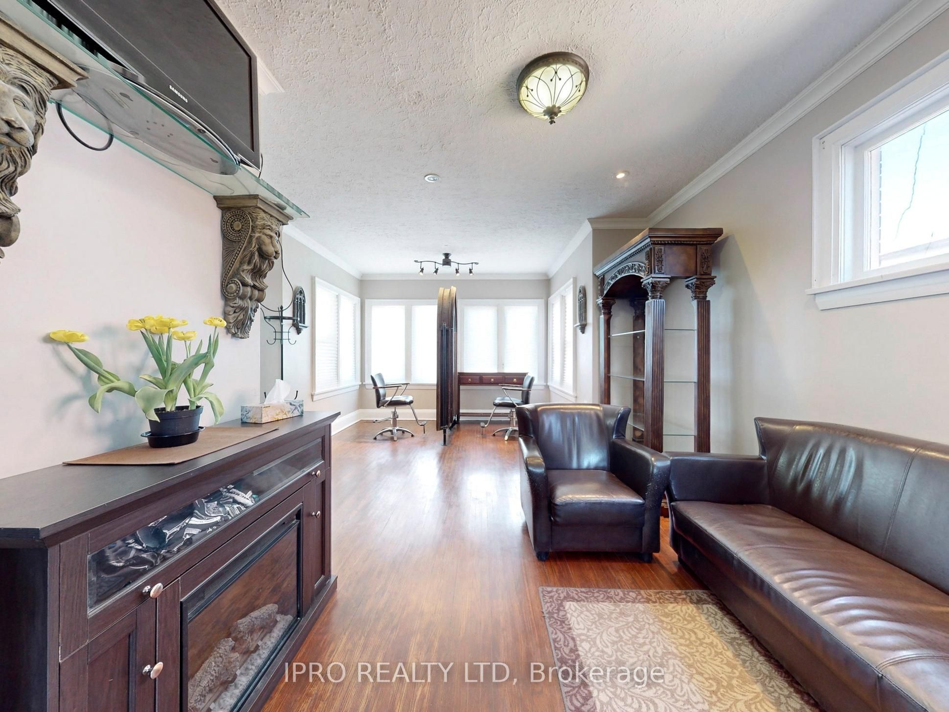 219 Queen Street Property Photo 7