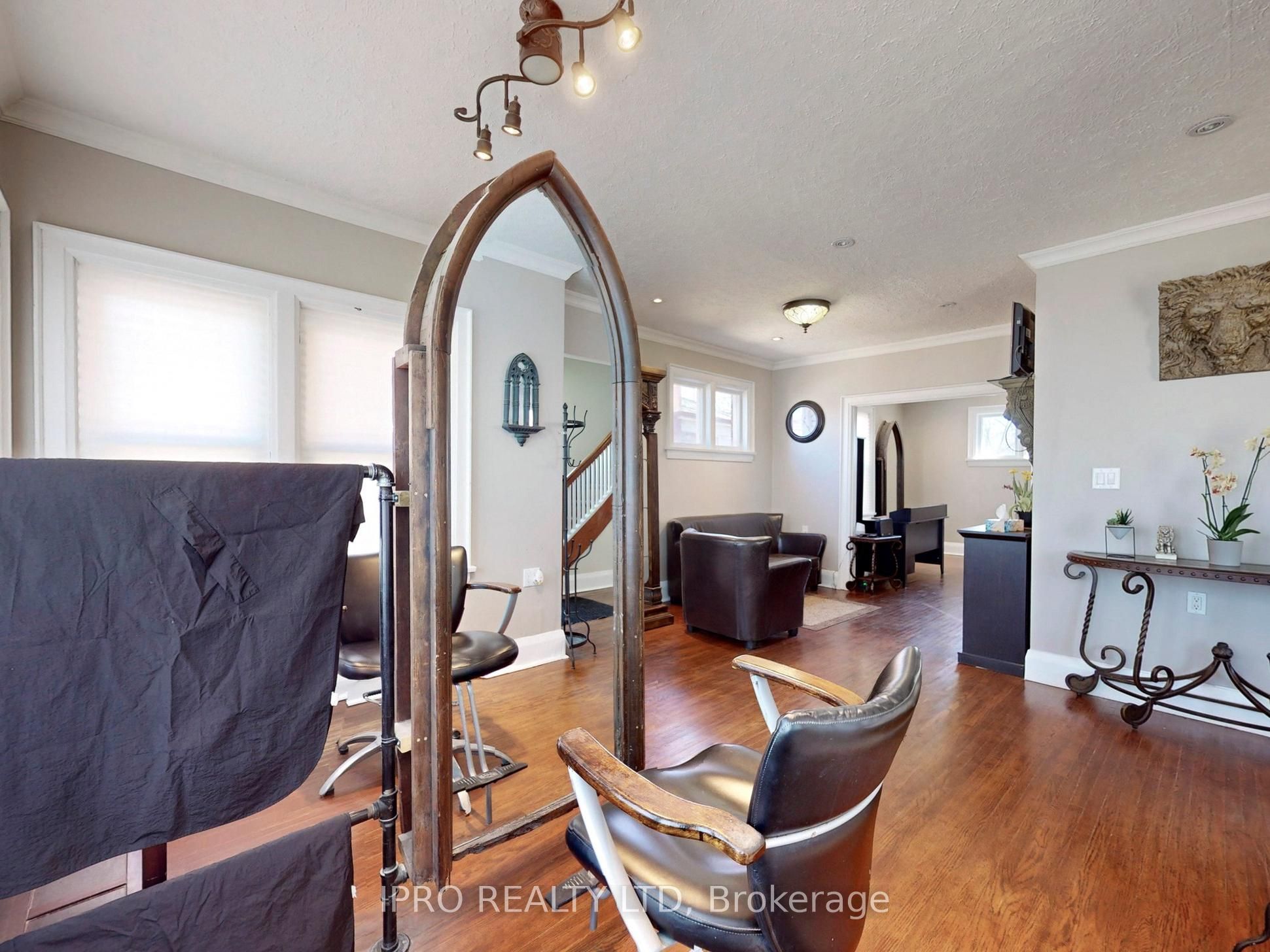 219 Queen Street Property Photo 10