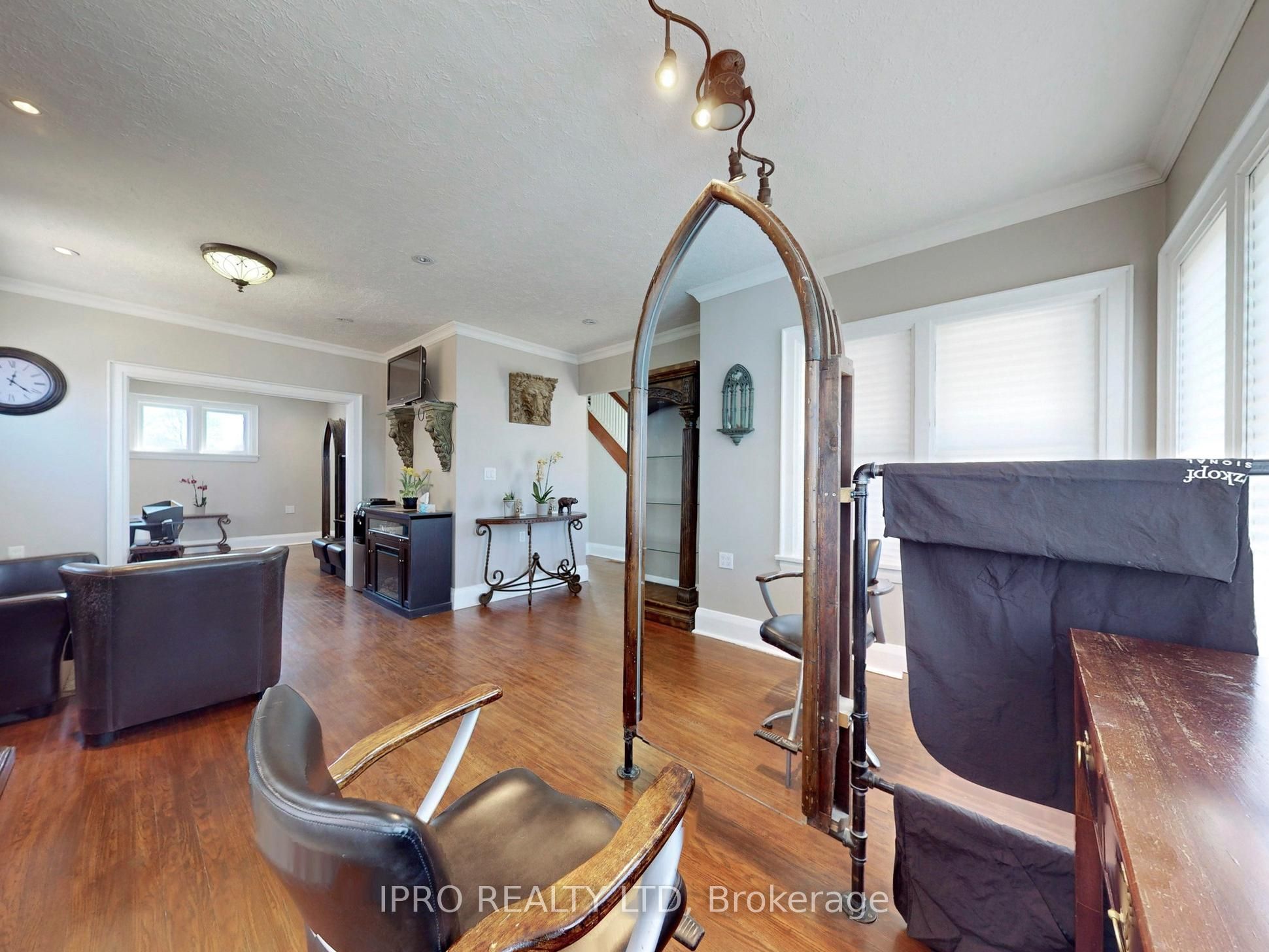 219 Queen Street Property Photo 12