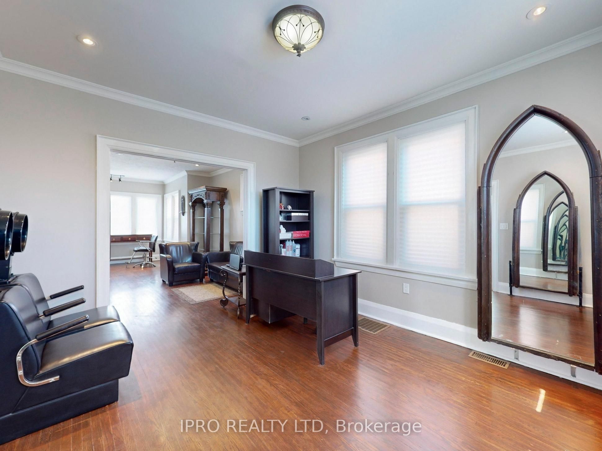 219 Queen Street Property Photo 13