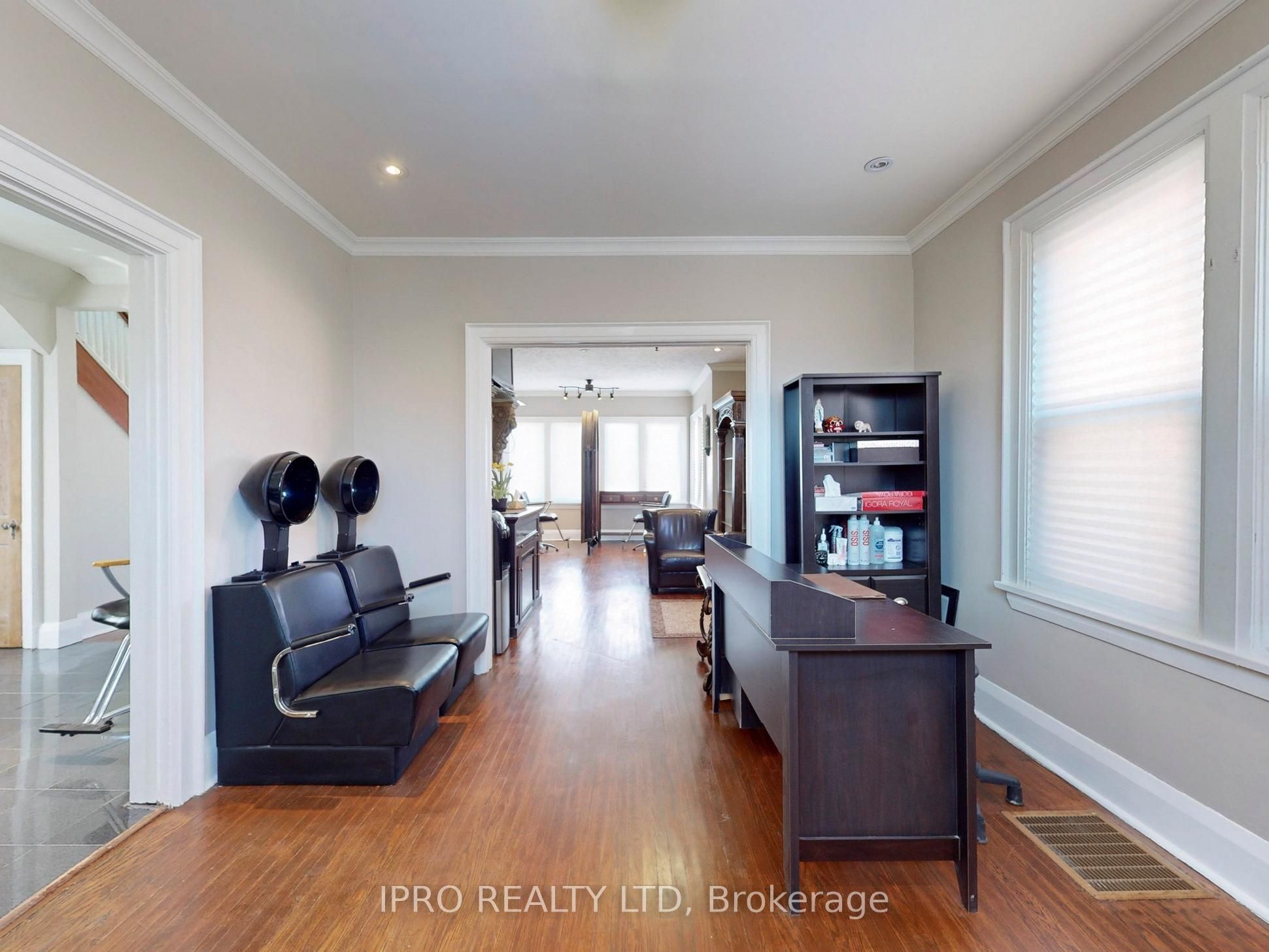 219 Queen Street Property Photo 14