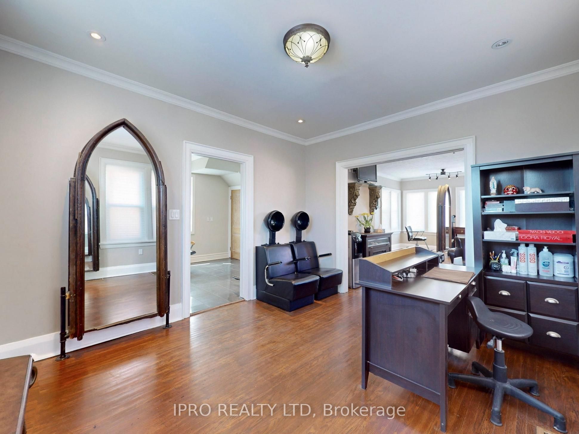 219 Queen Street Property Photo 15