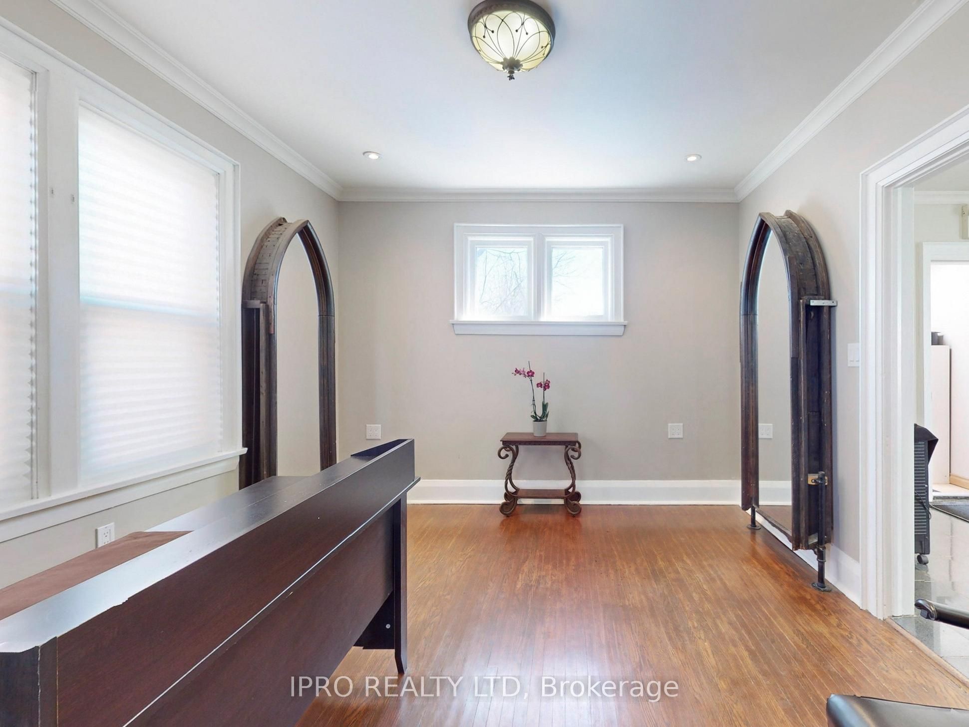 219 Queen Street Property Photo 16