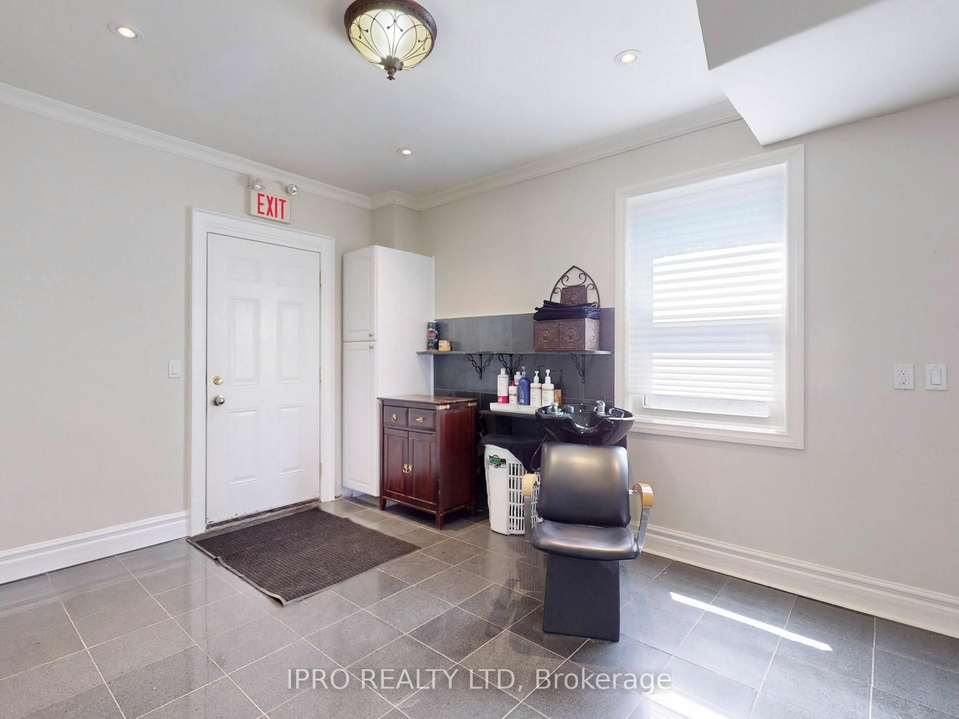 219 Queen Street Property Photo 18